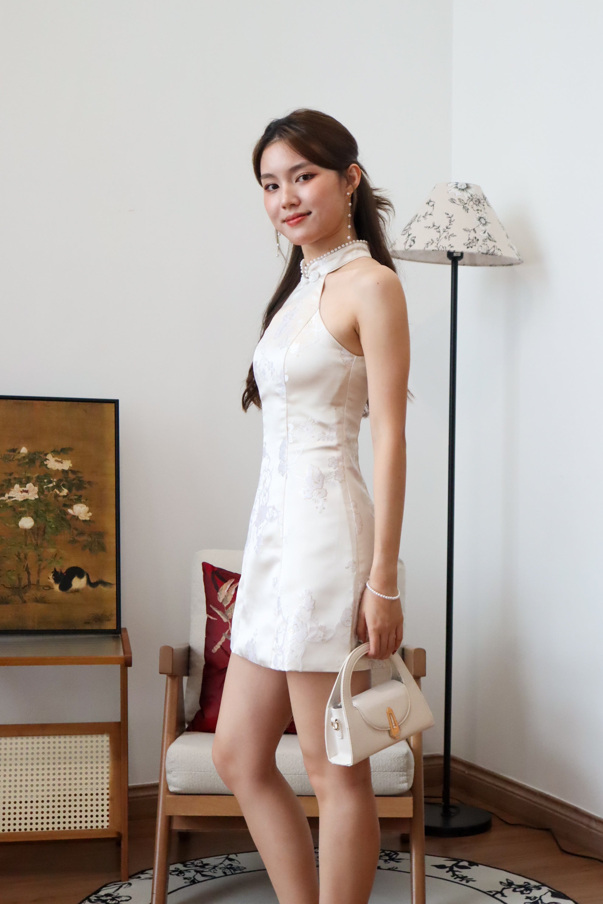 粉黛流光 Ethereal Blossom Mini Pearl Halter Cheongsam (Champagne Cream)