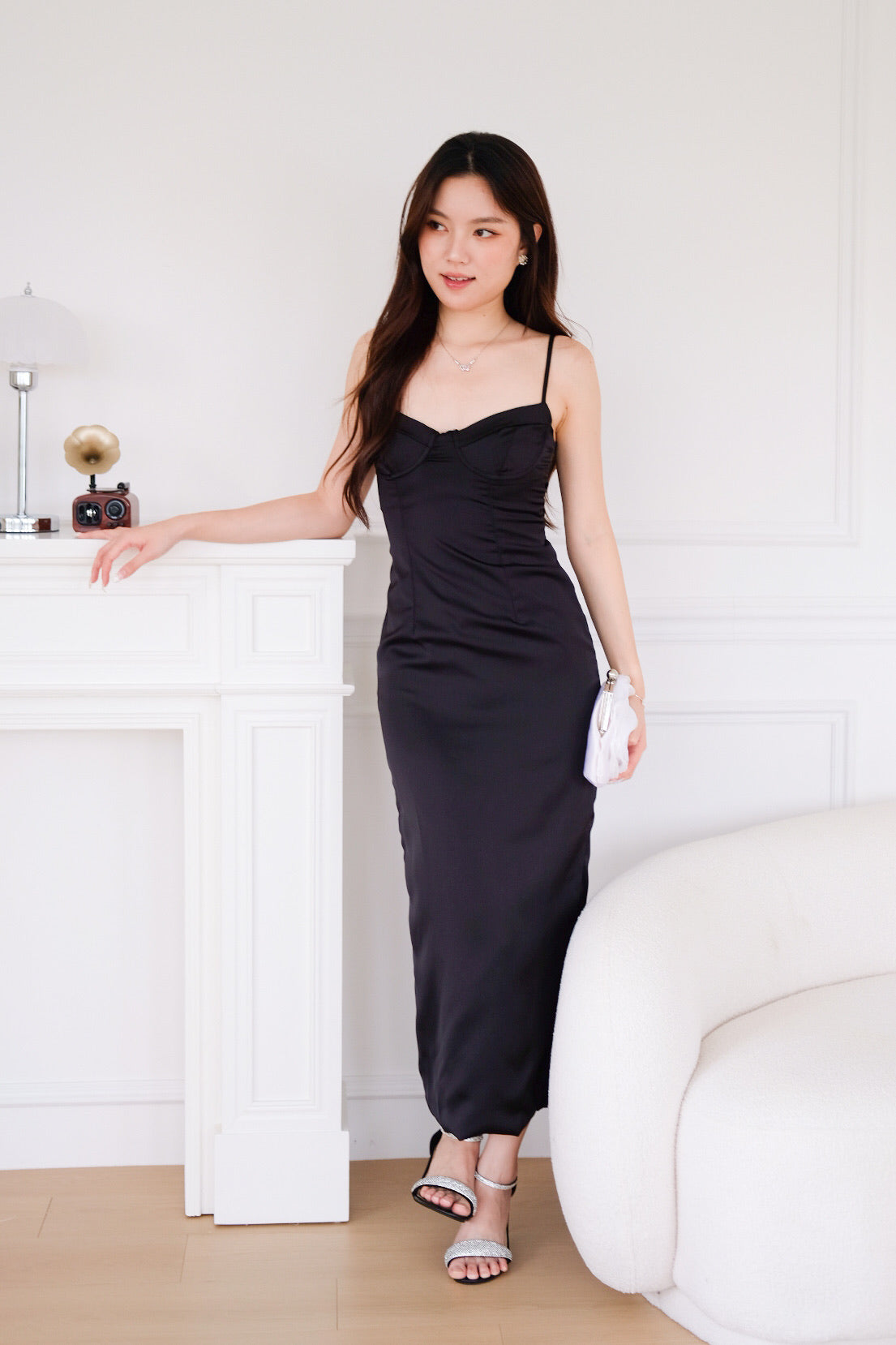 Elizabeth Sweetheart Satin Maxi Dress (Black)