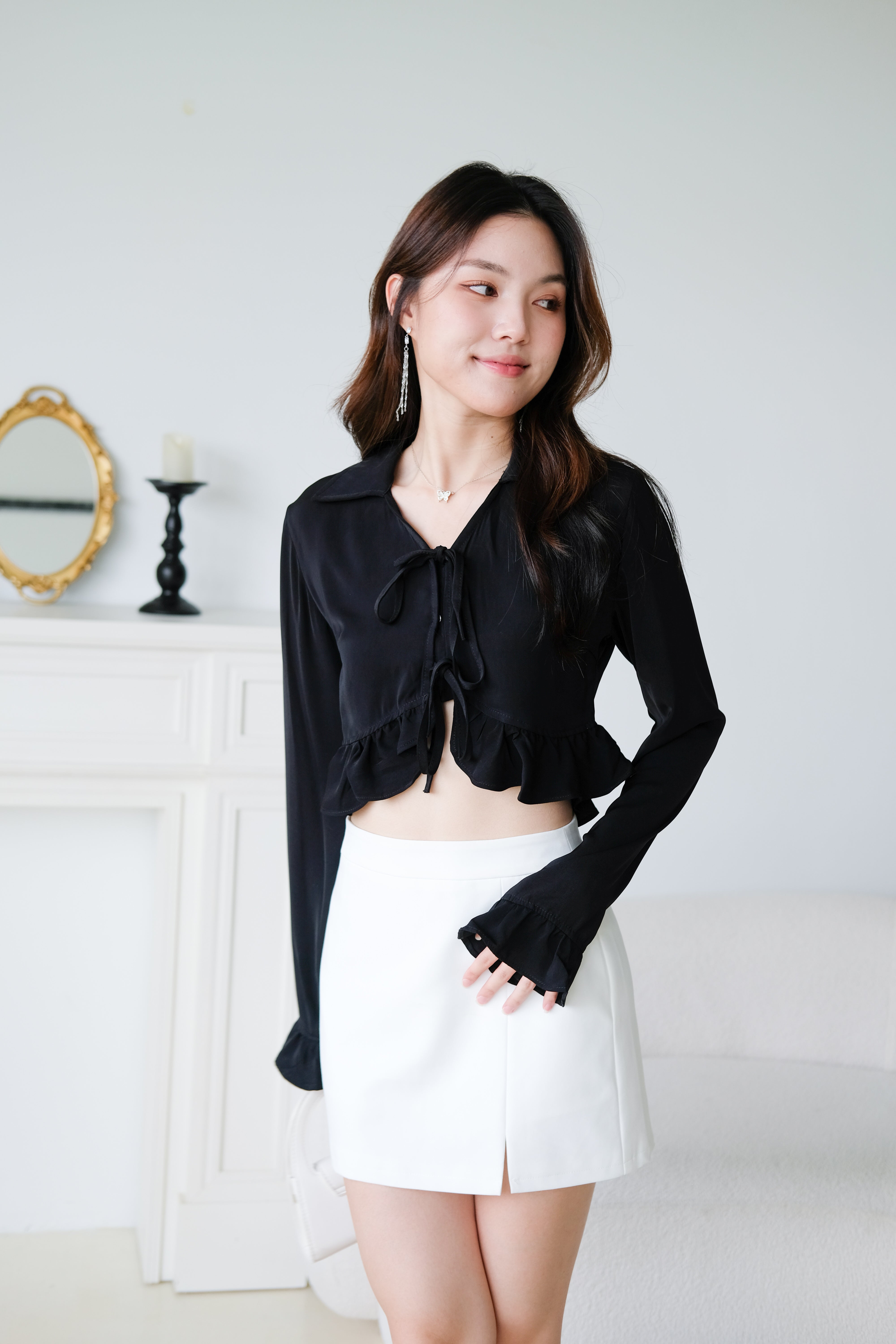 Nikki Ribbon Ruffle Sleeved Crop Top (Black)