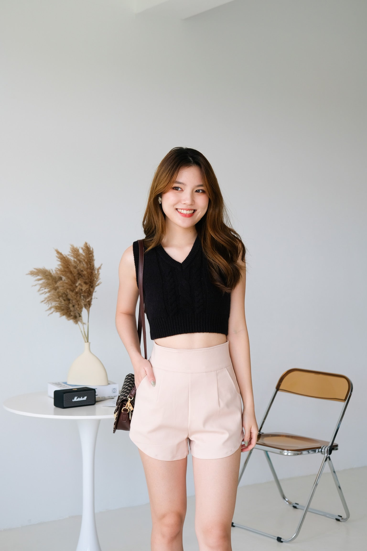 Aleena Knit Cropped Vest (Black)