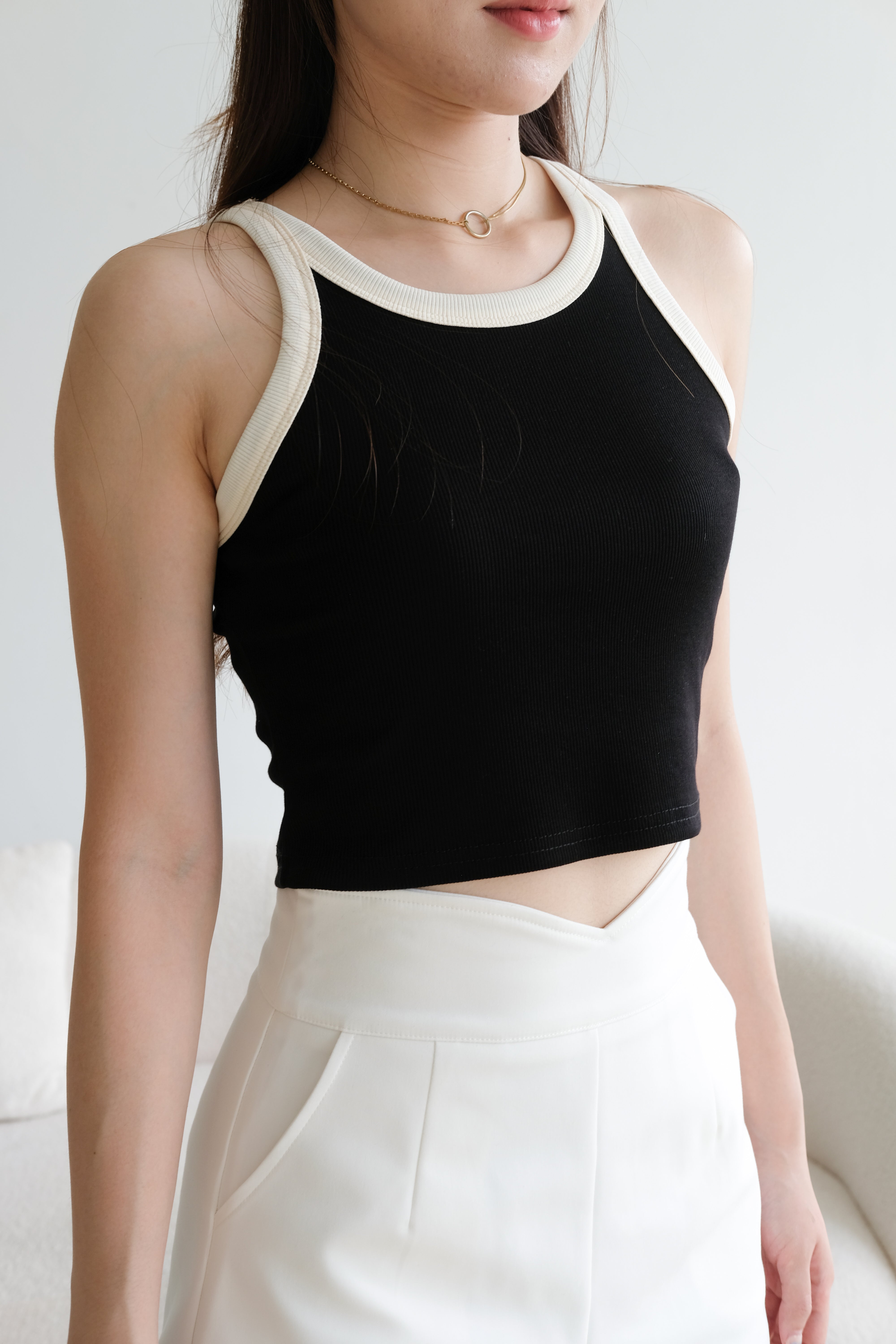 Harper Contrast Halter Crop (Black)