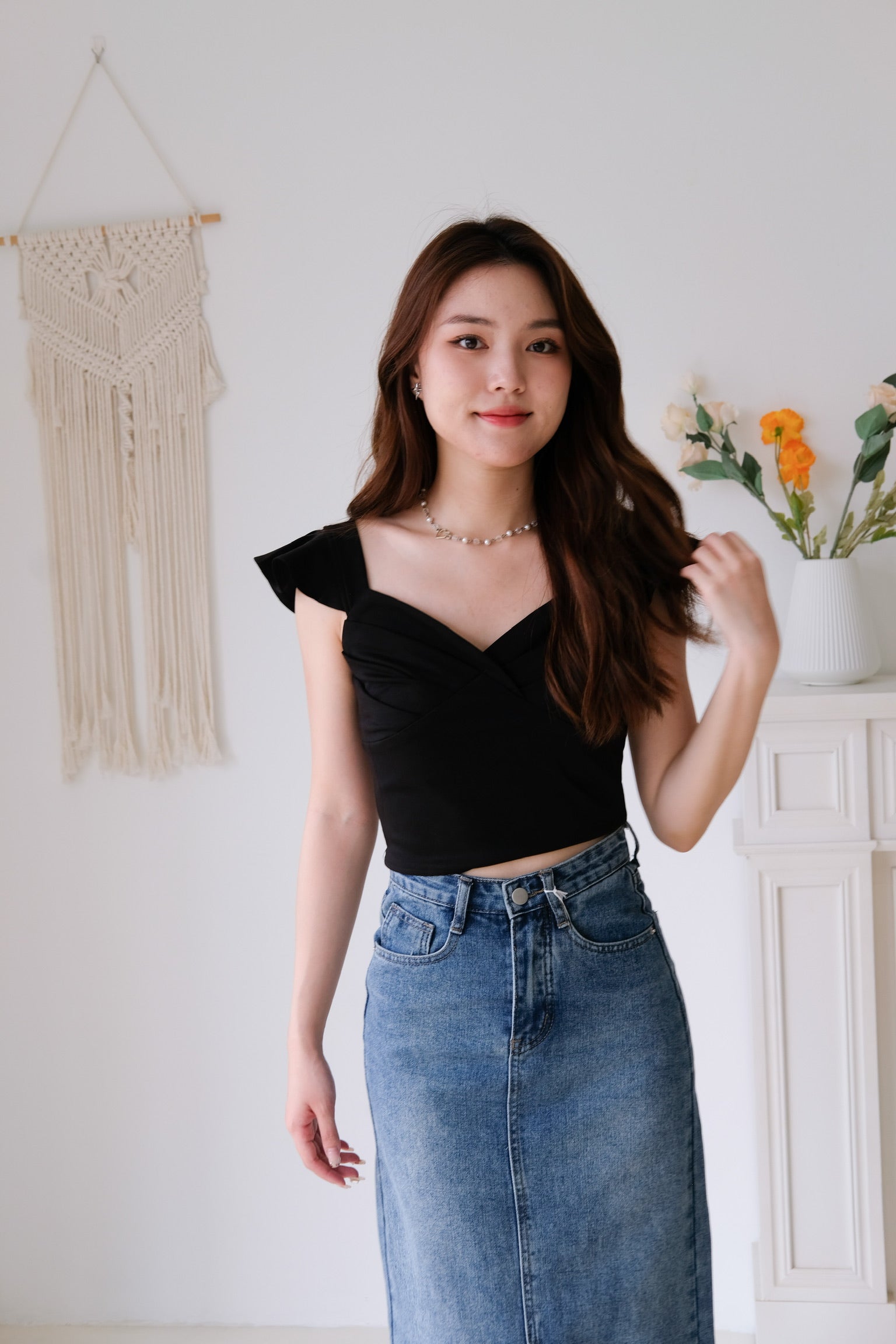 Kylie Sweetheart Crop (Black)