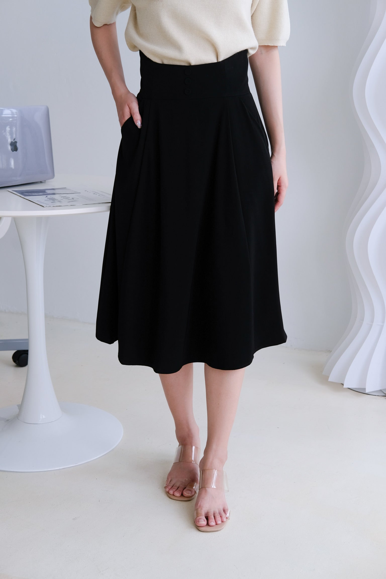 Donna Pocket A Line Midi Skirt (Black)