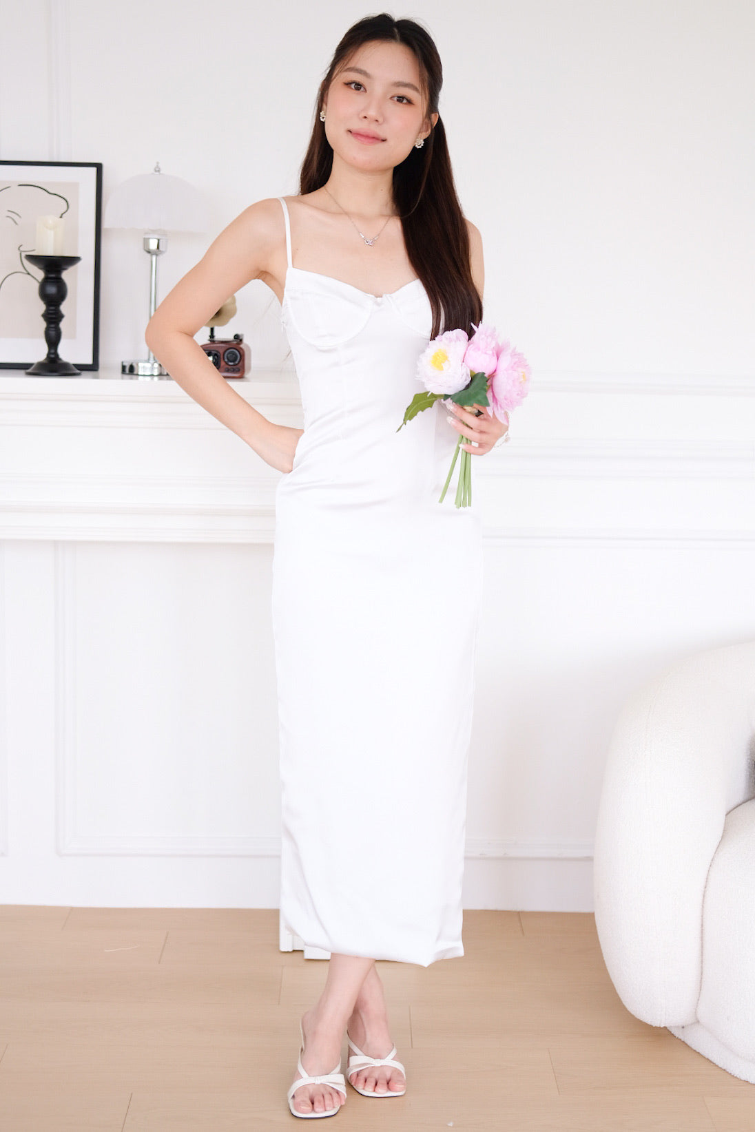 Elizabeth Sweetheart Satin Maxi Dress (White)