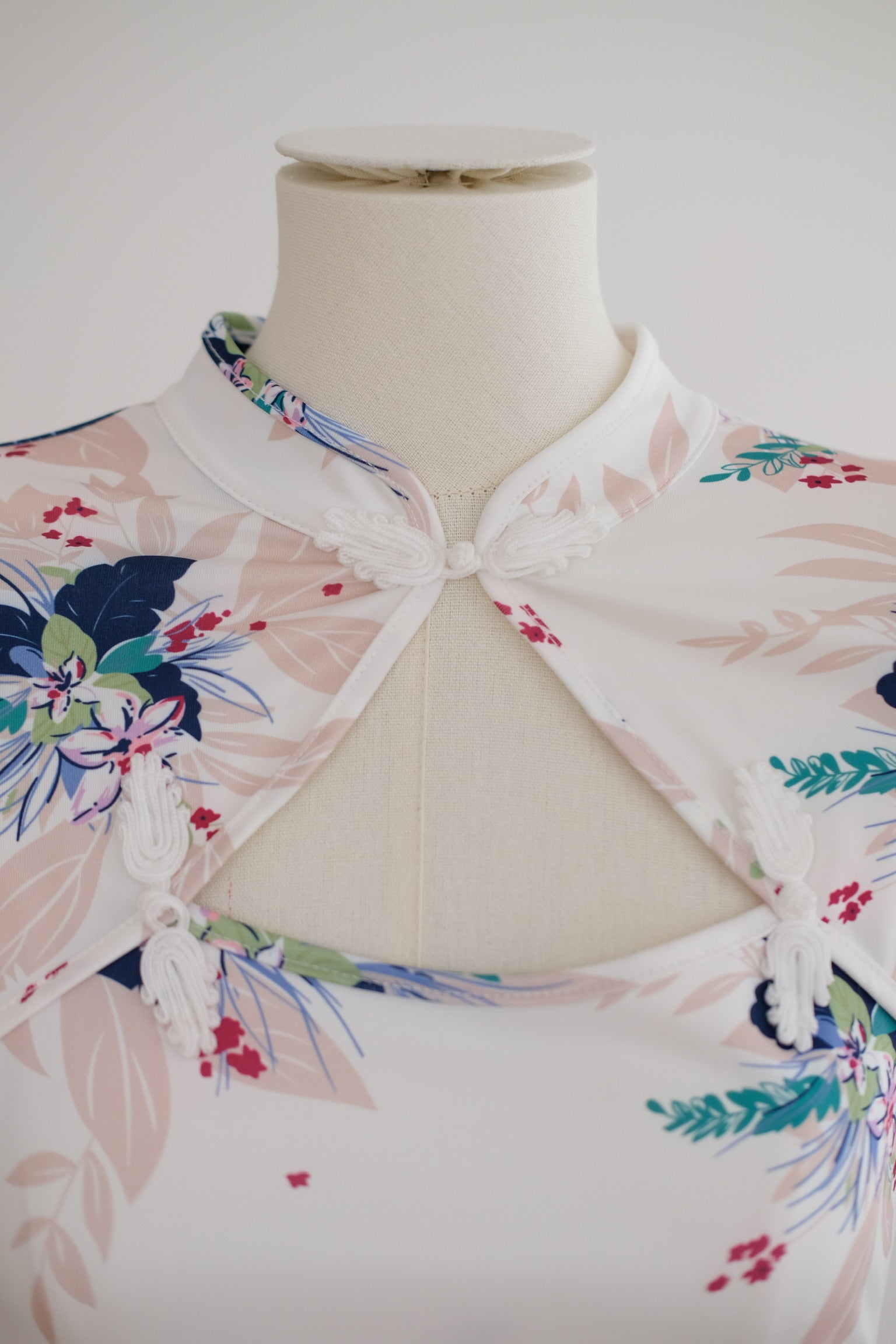White Fitted Floral Cheongsam Dress