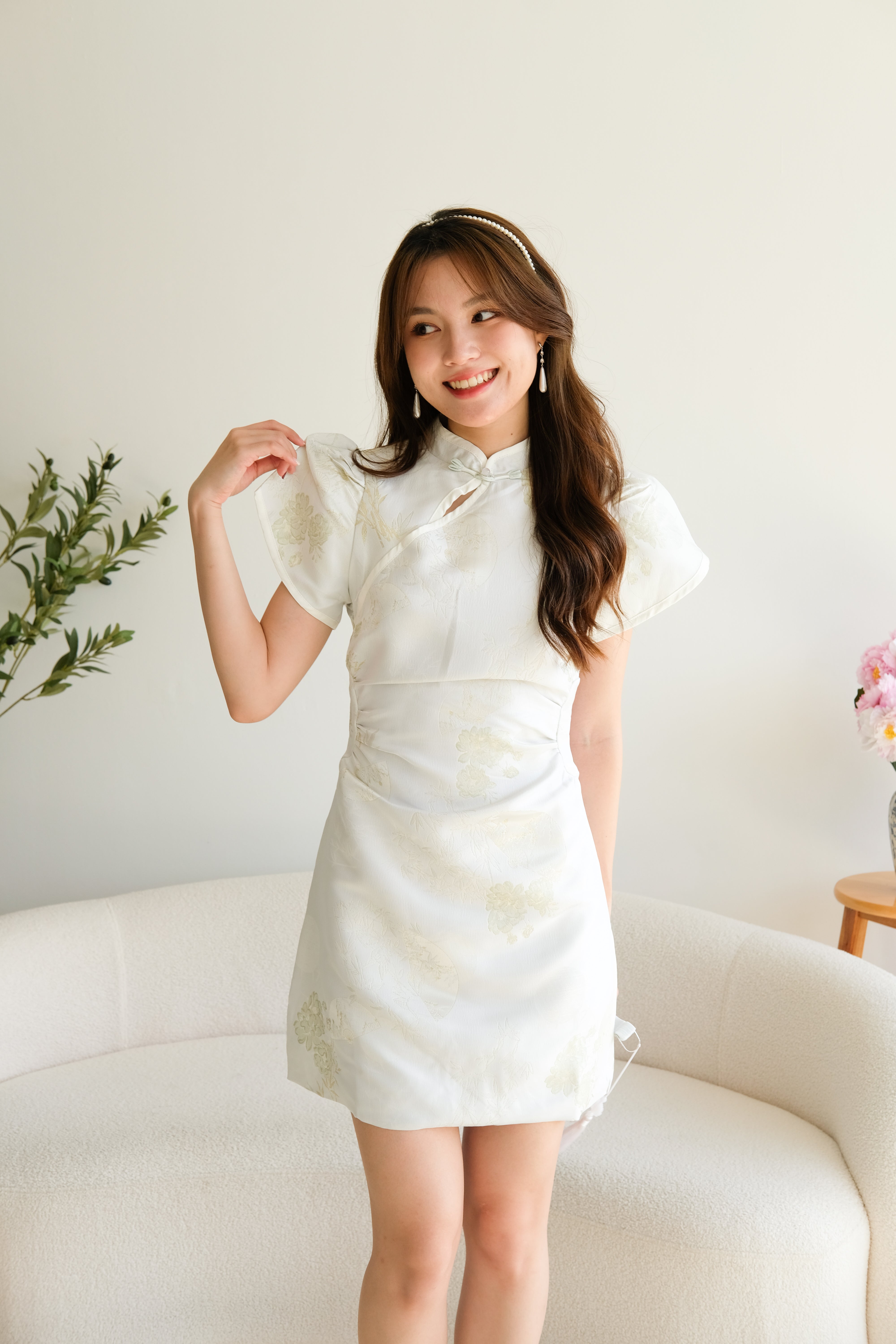 Wan Ru Modern Floral Cheongsam (White)