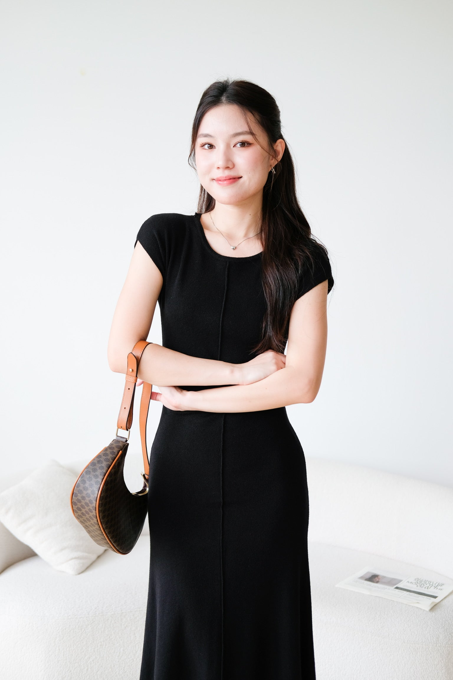 Samantha Crew Neck Knit Maxi Dress (Black)