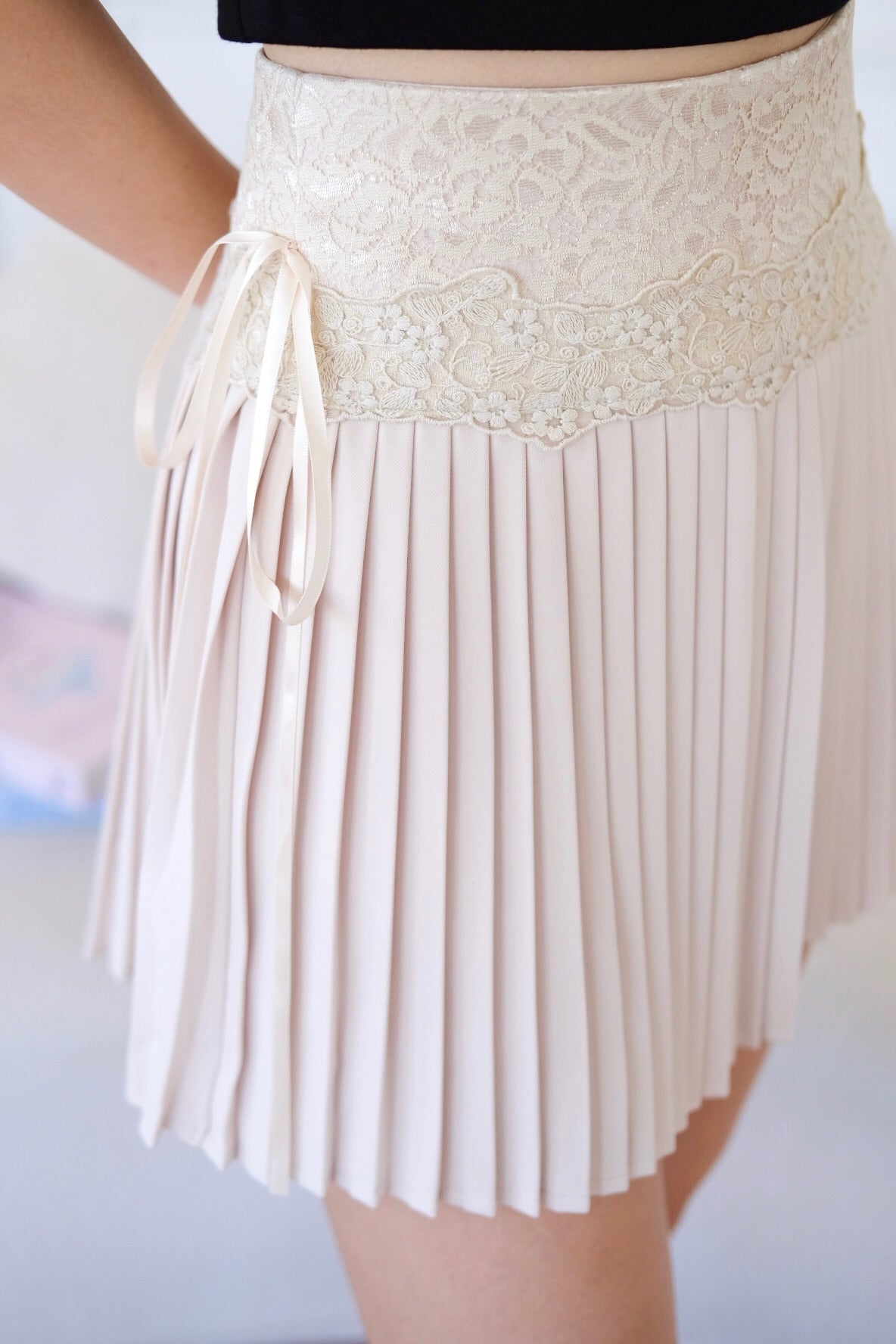 Ballerina Pleated Lace Skirt (Beige)