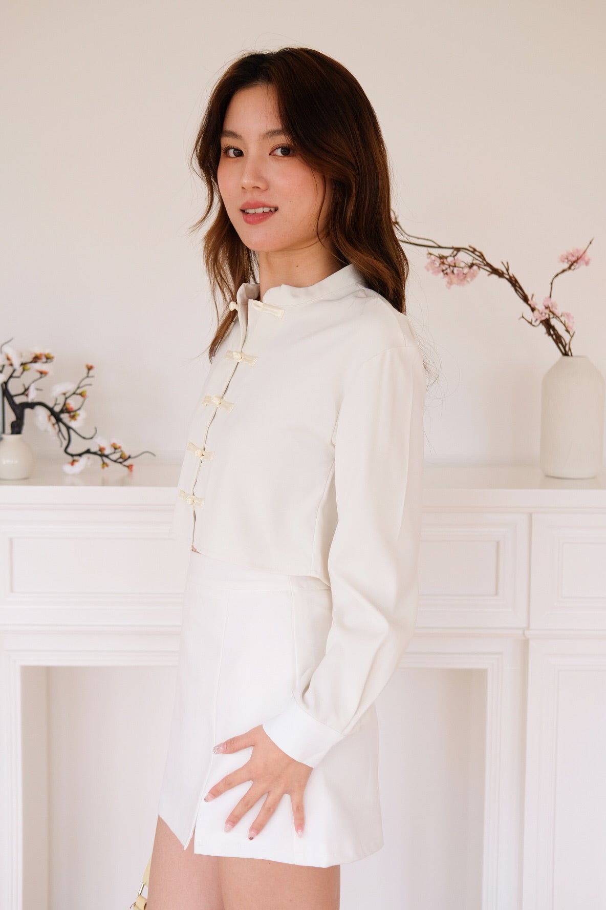 和妍 Yan Long Sleeves Crop Top (Ivory Cream)
