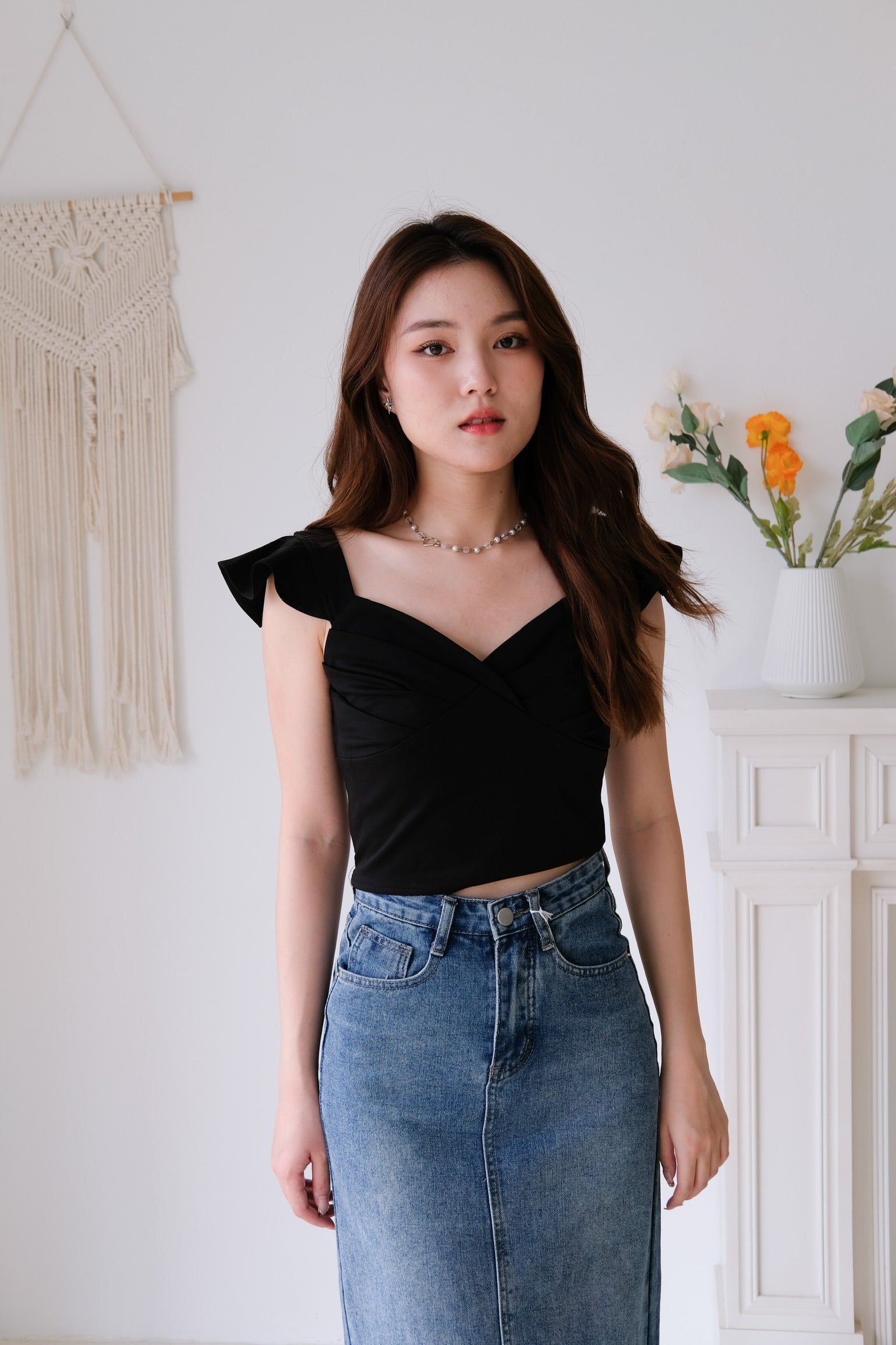 Kylie Sweetheart Crop (Black)