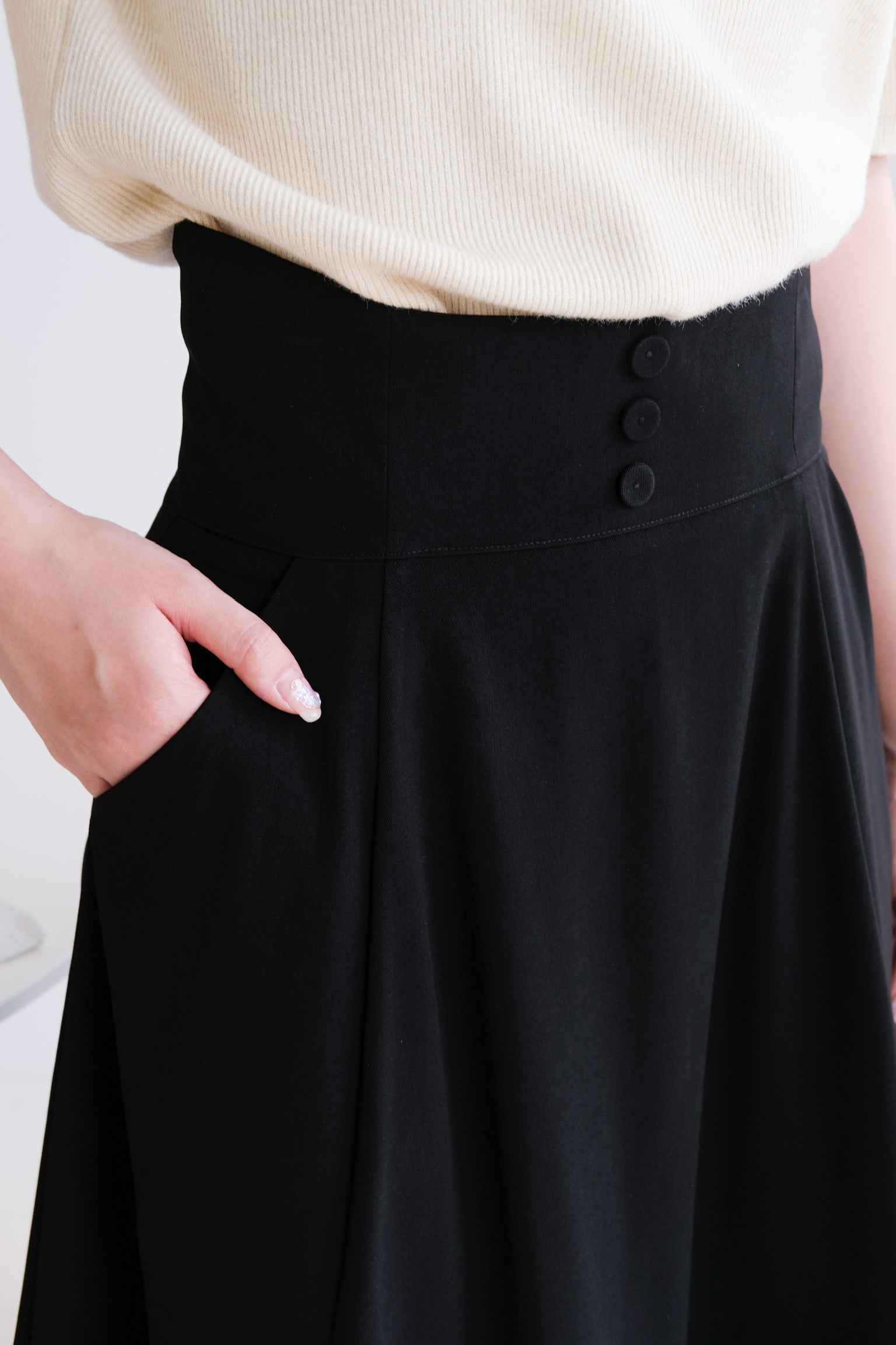 Donna Pocket A Line Midi Skirt (Black)