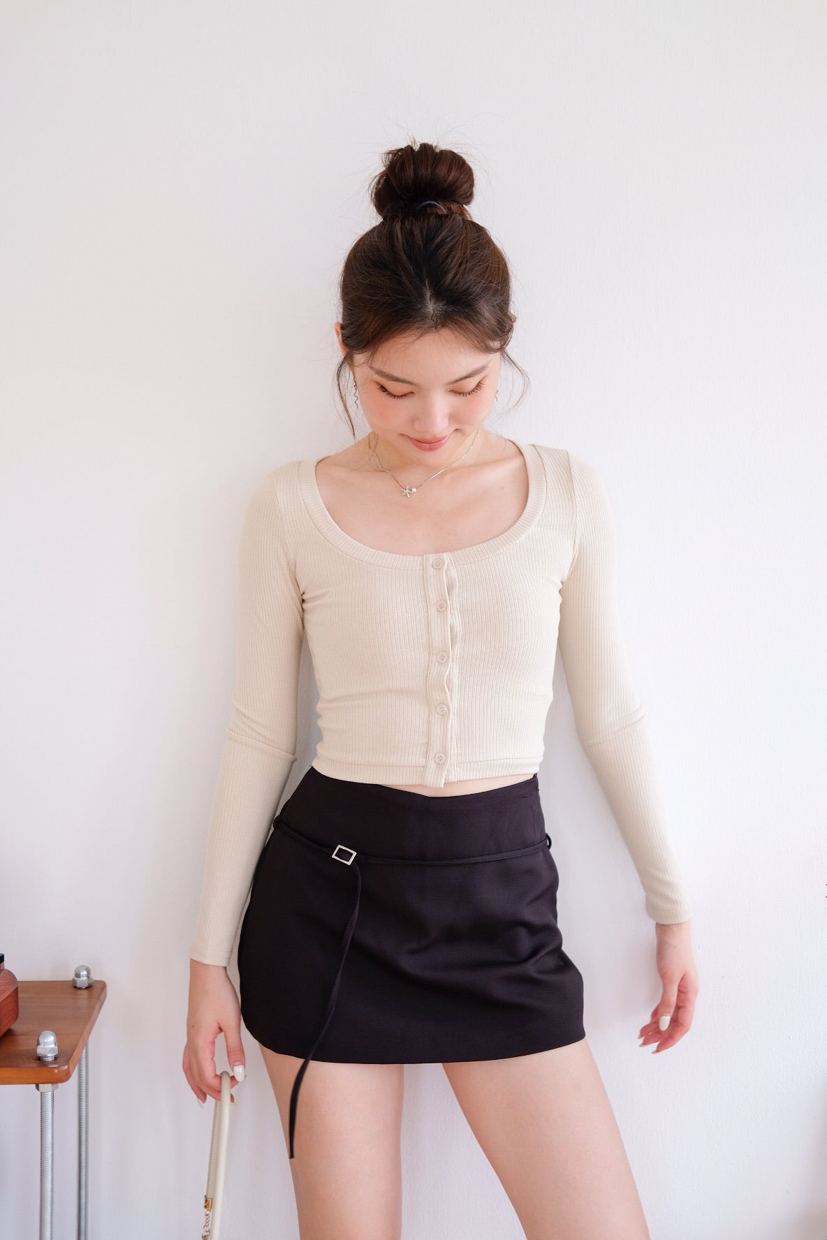 Lucine Ribbed Long Sleeves Crop Top (Beige)
