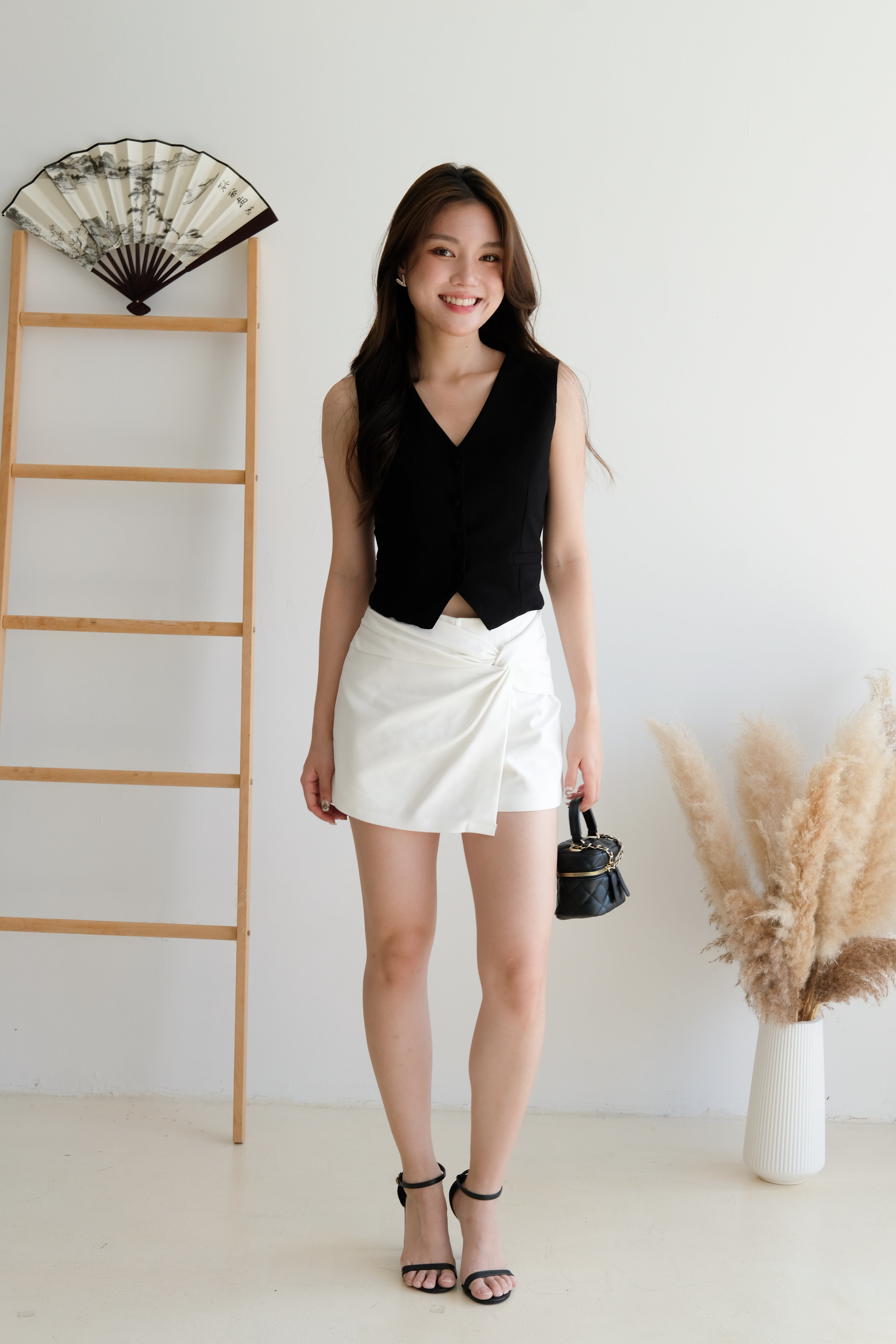 Francine Muji Linen Vest (Black)