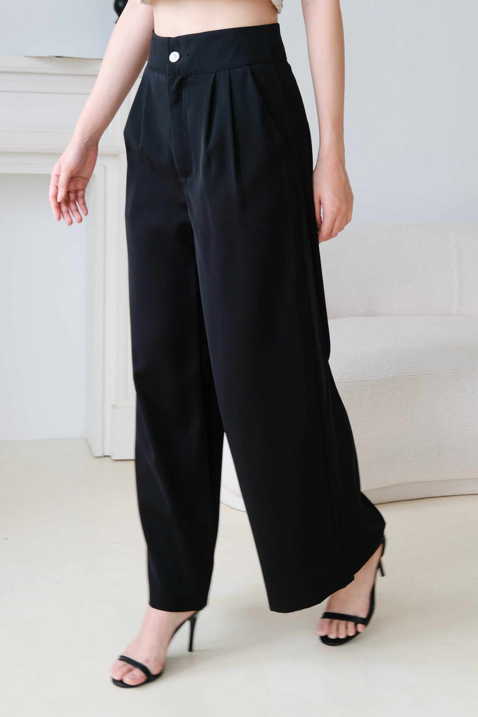 Jamie Pearl Straight Pants (Black)