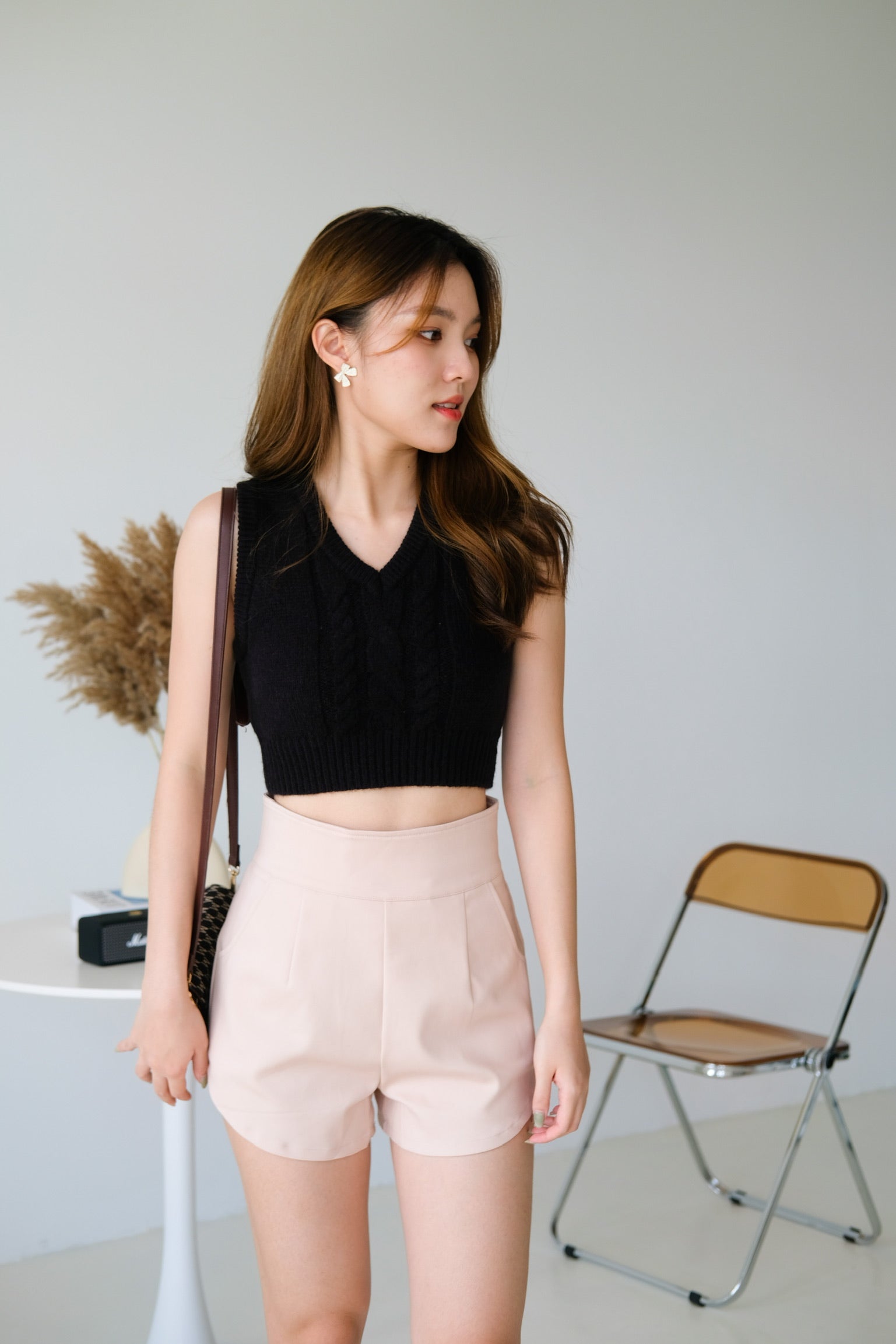 Aleena Knit Cropped Vest (Black)