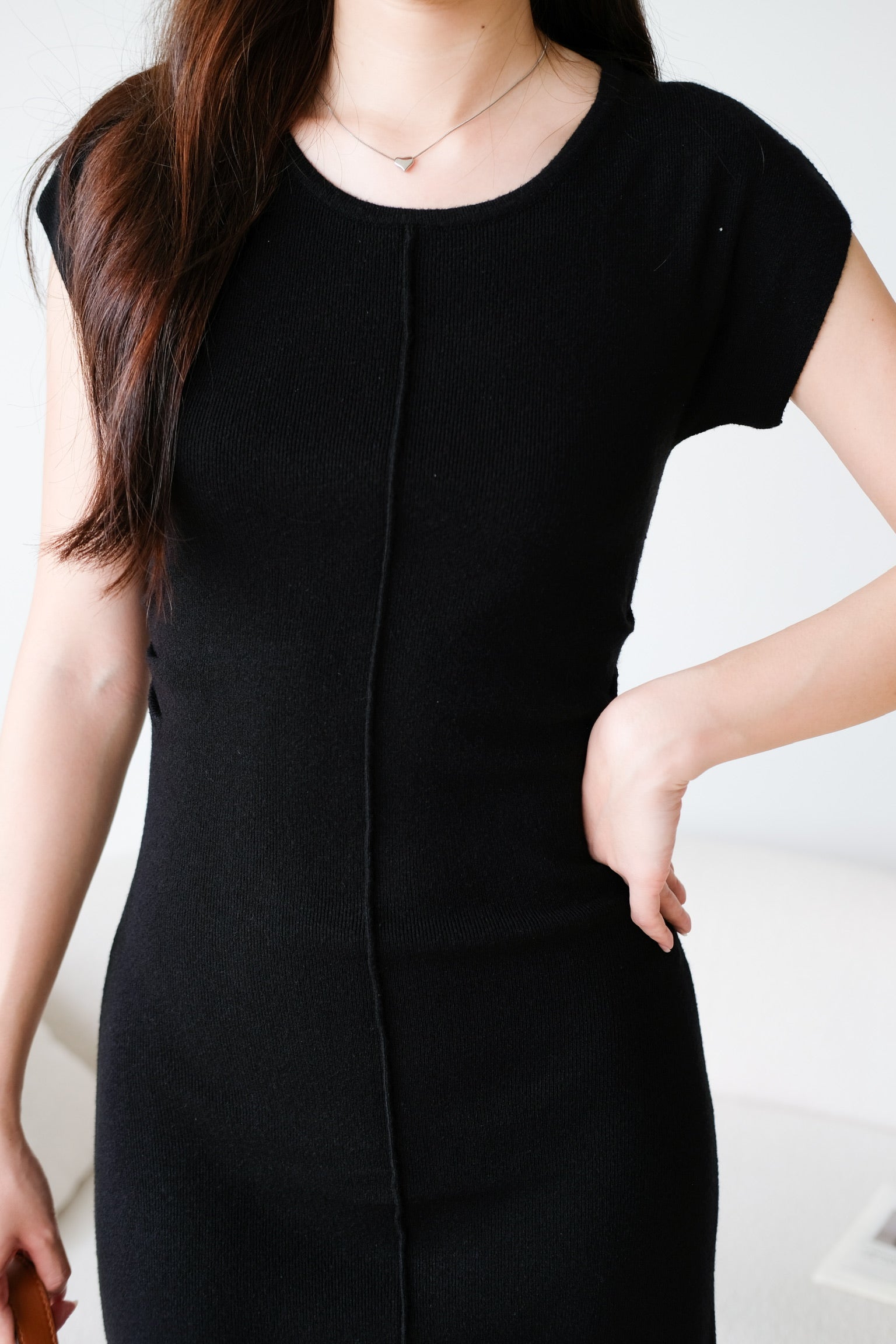 Samantha Crew Neck Knit Maxi Dress (Black)