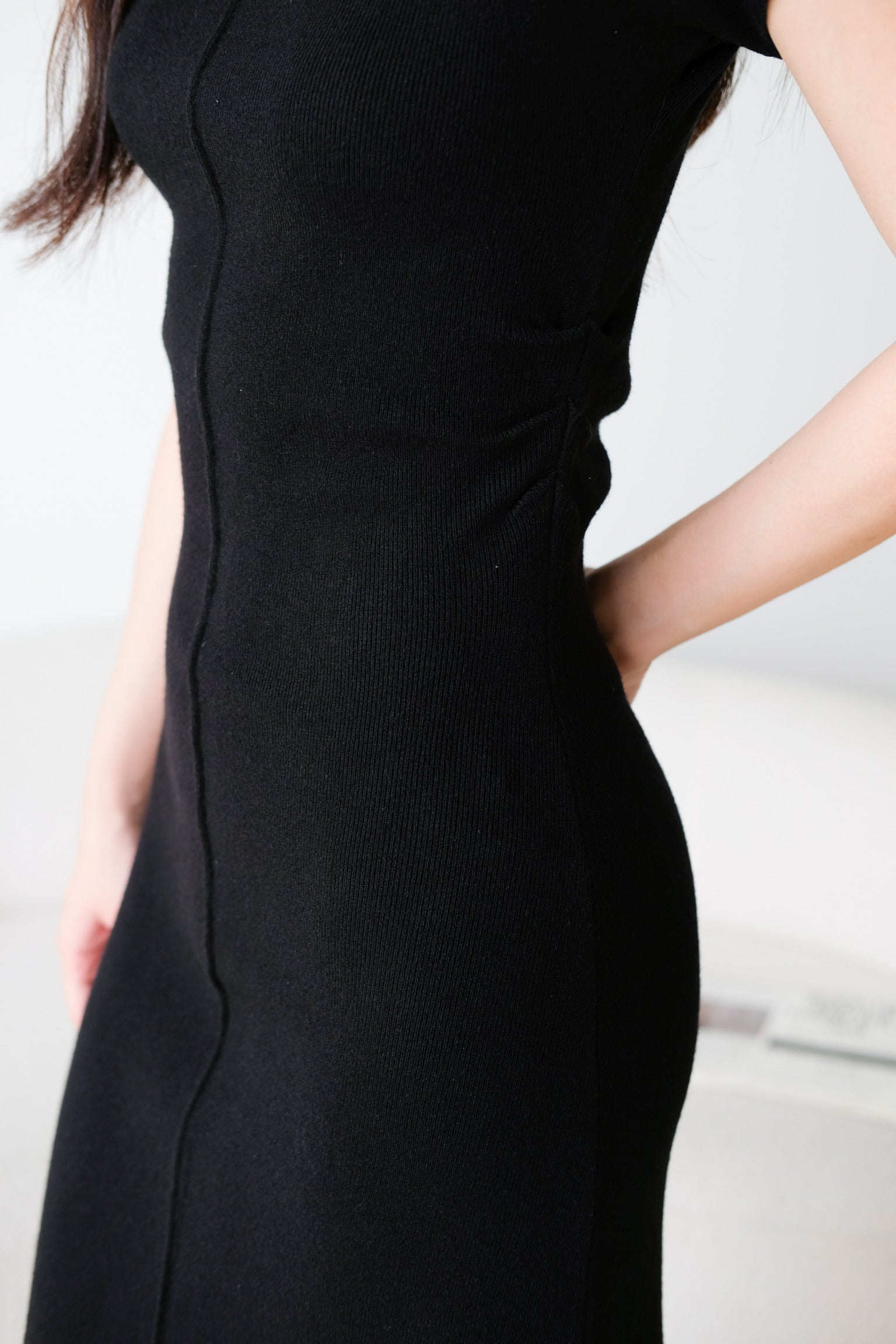 Samantha Crew Neck Knit Maxi Dress (Black)