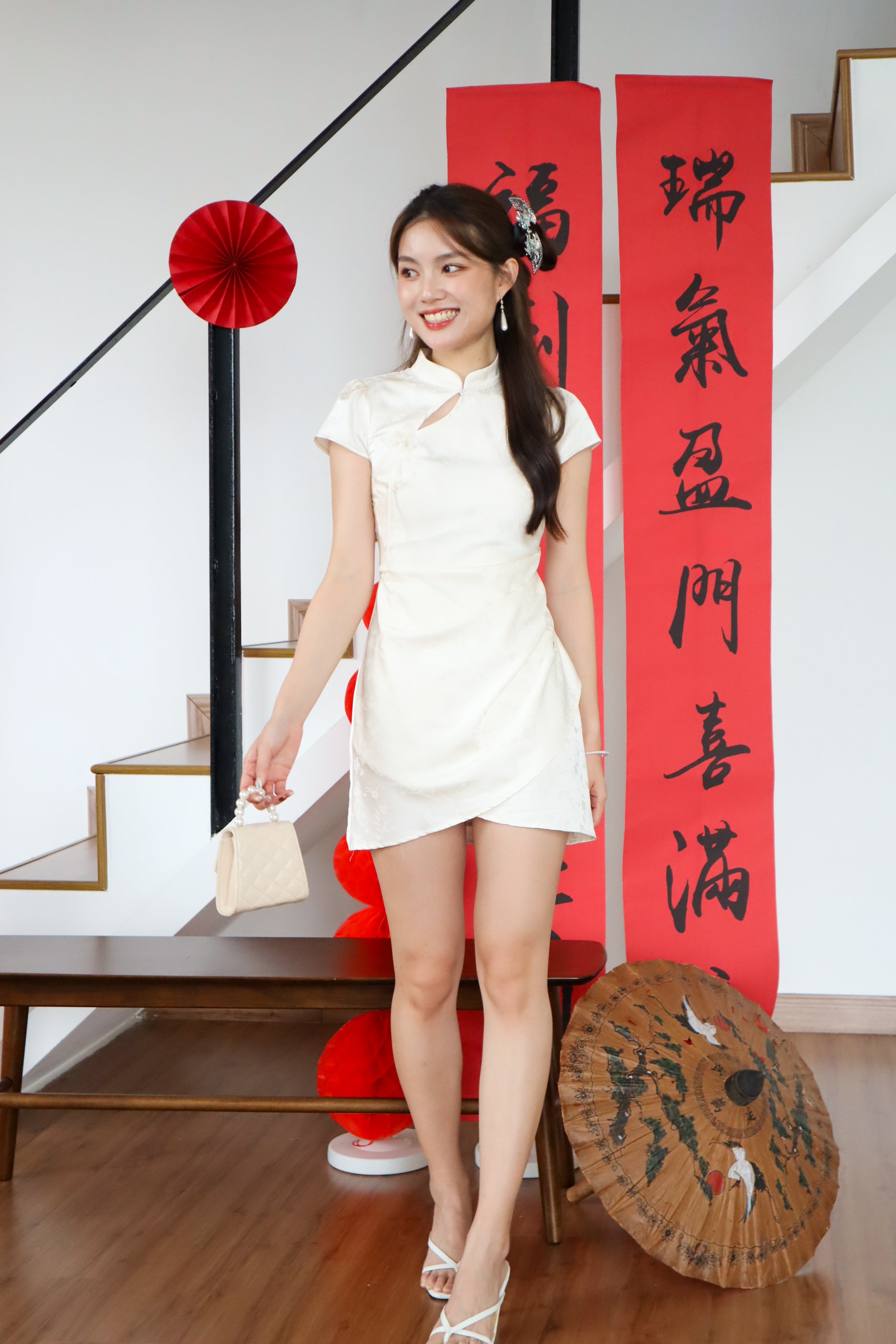 玉兰 Yulan Sleeved Satin Cheongsam (Cream)