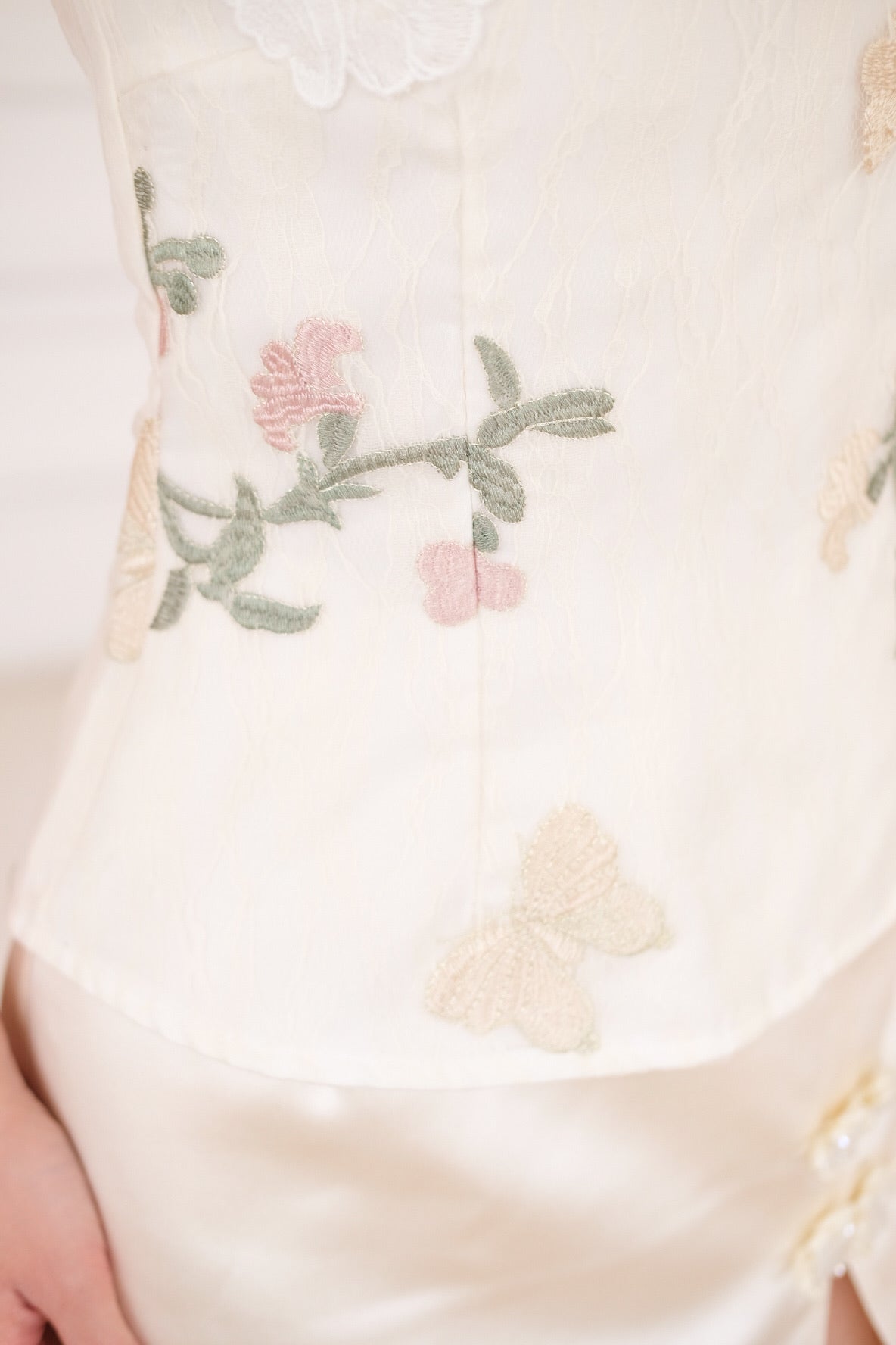 檀宁 Tan Ning Floral Lace Halter Top (Cream)