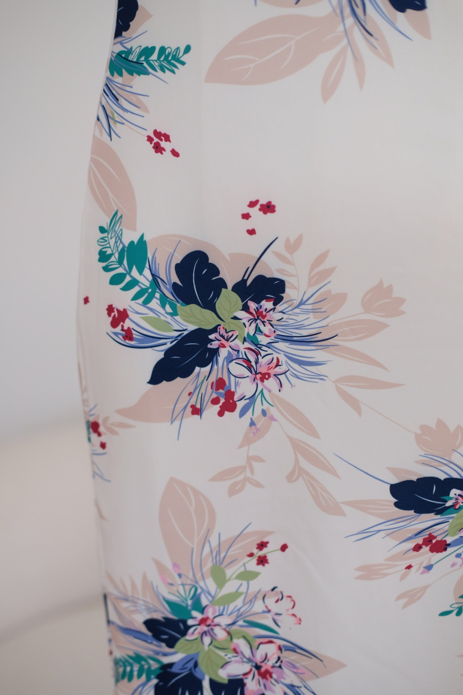 White Fitted Floral Cheongsam Dress