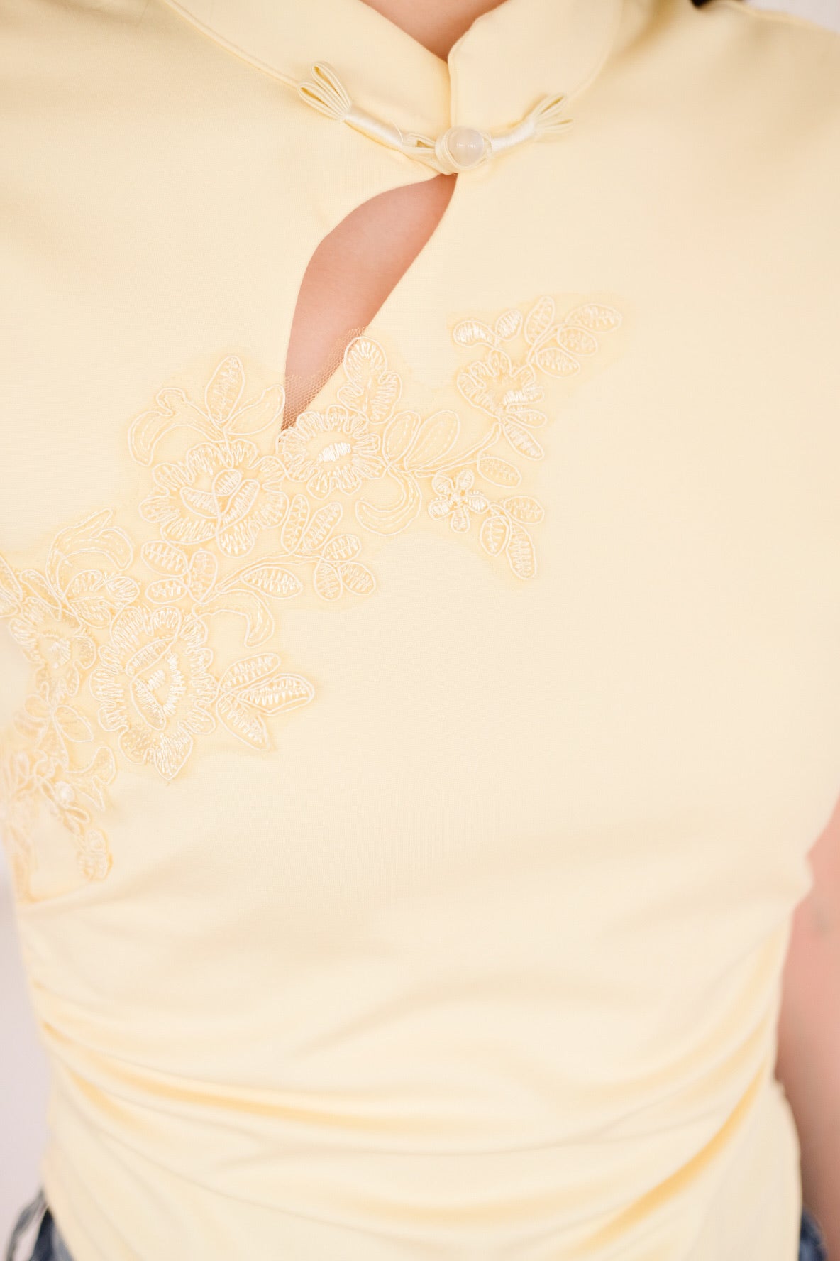 安逸 An Yi Basic Ruched Crop Top (Light Yellow)