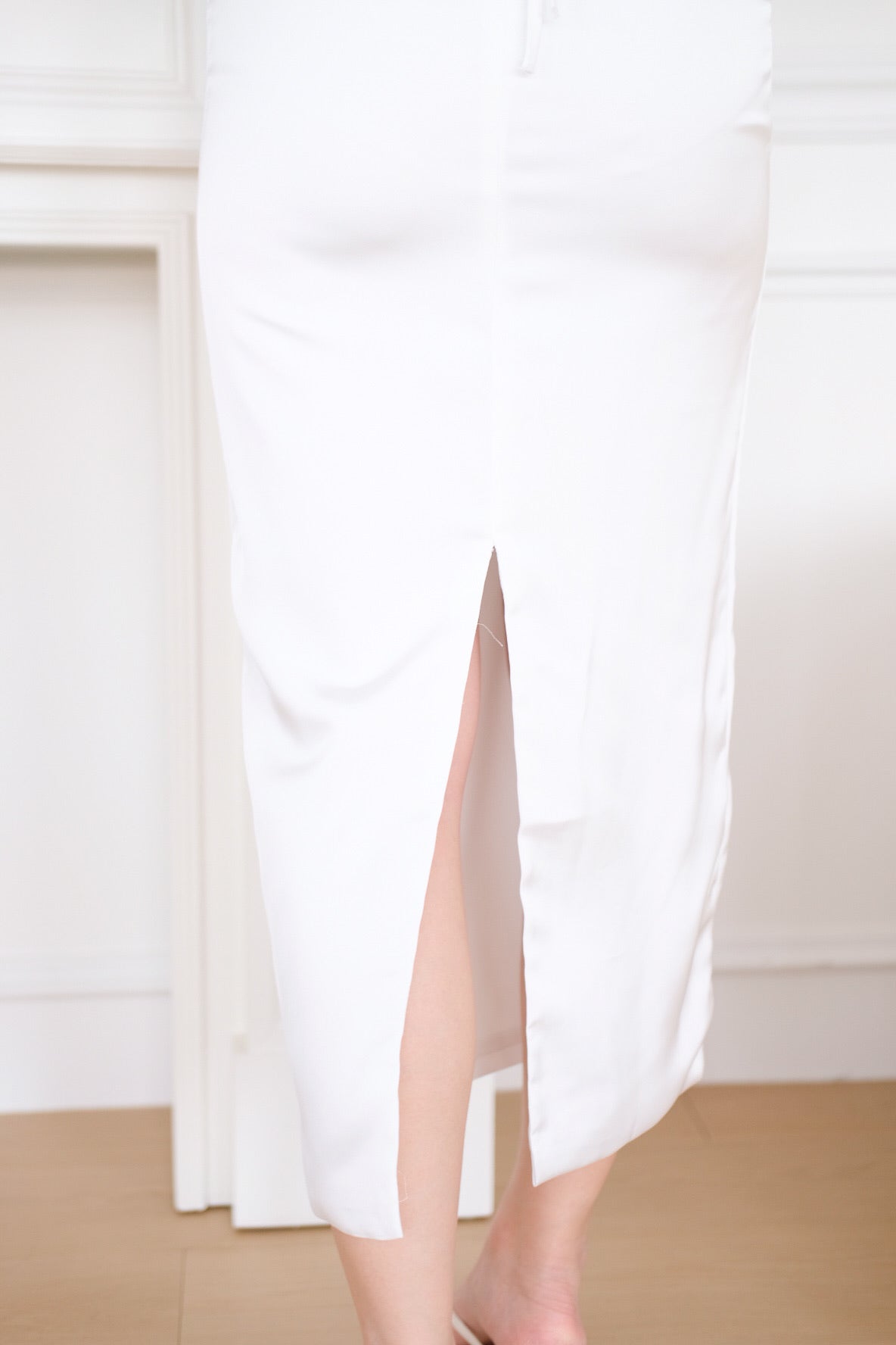 Elizabeth Sweetheart Satin Maxi Dress (White)