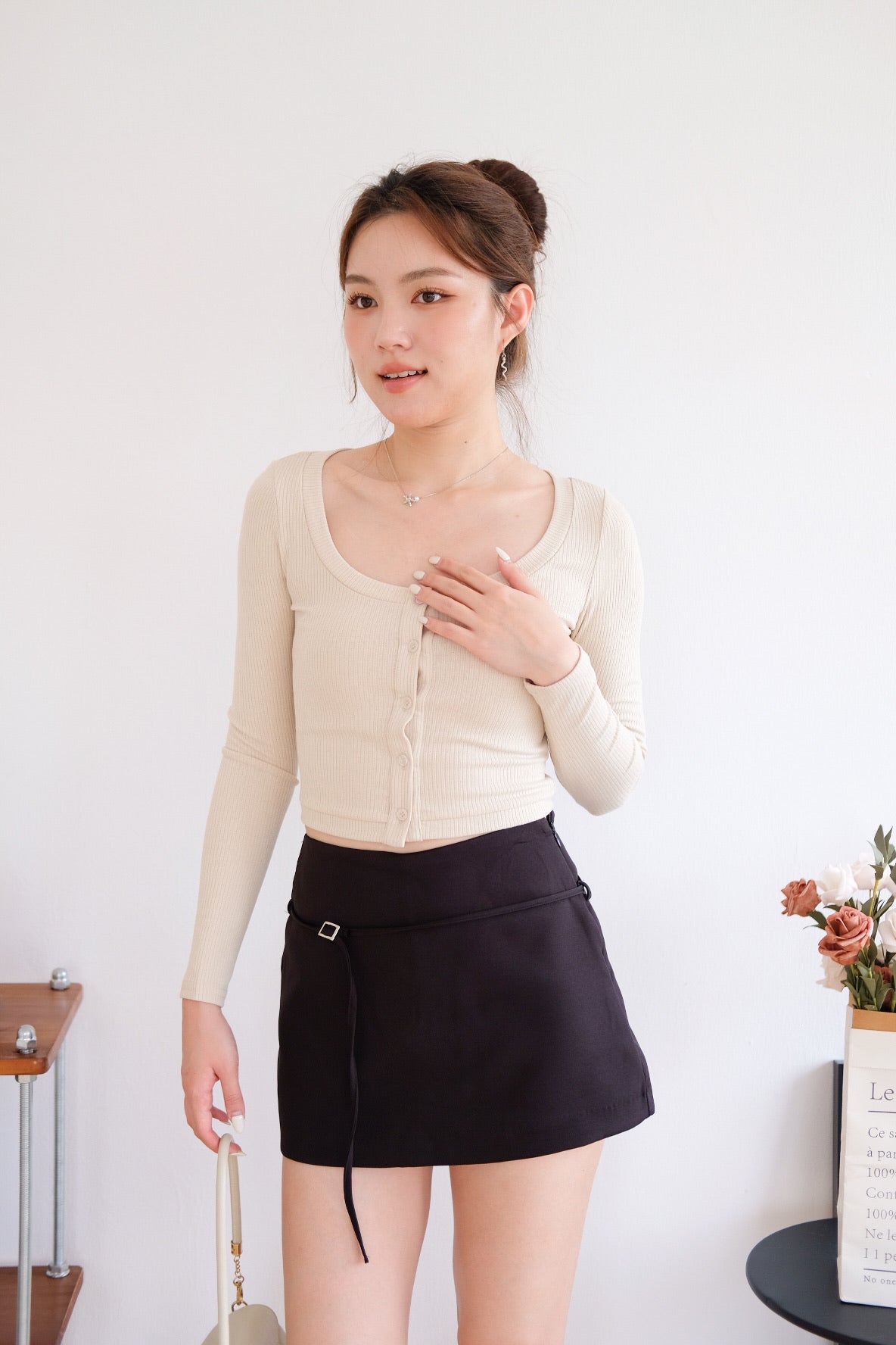 Lucine Ribbed Long Sleeves Crop Top (Beige)