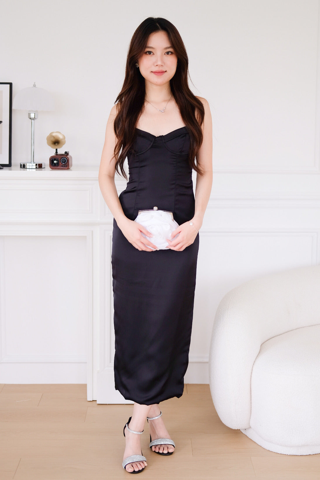 Elizabeth Sweetheart Satin Maxi Dress (Black)