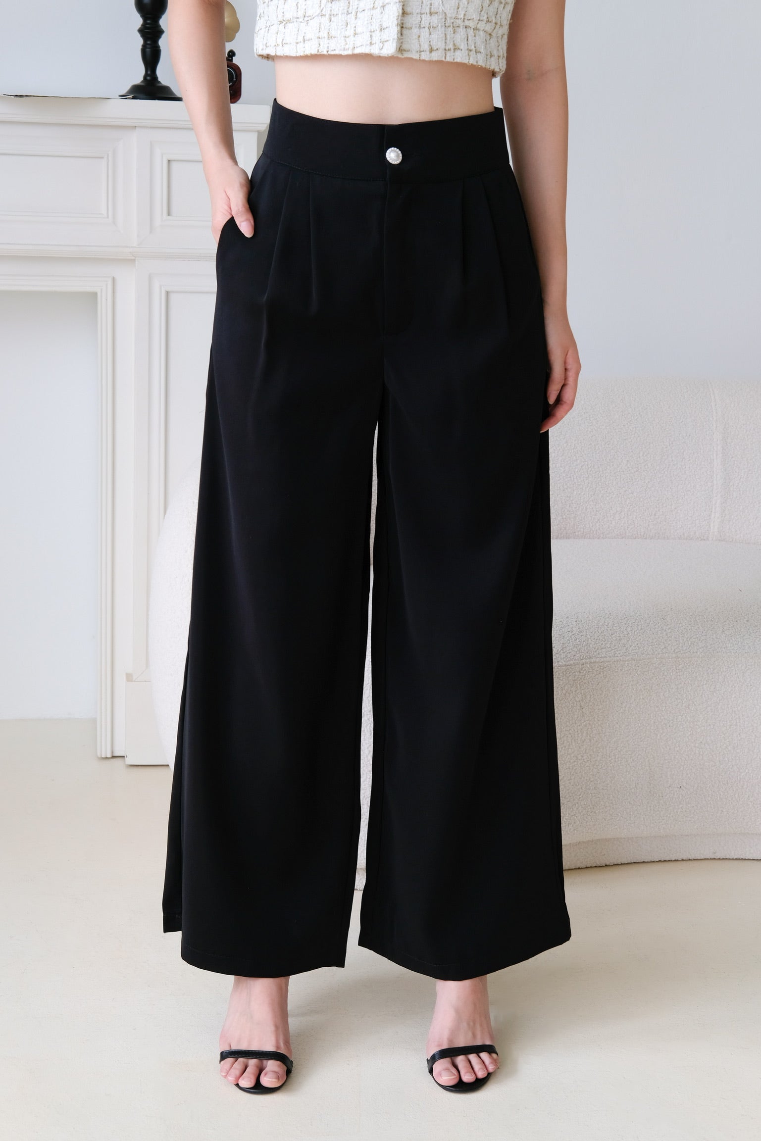 Jamie Pearl Straight Pants (Black)