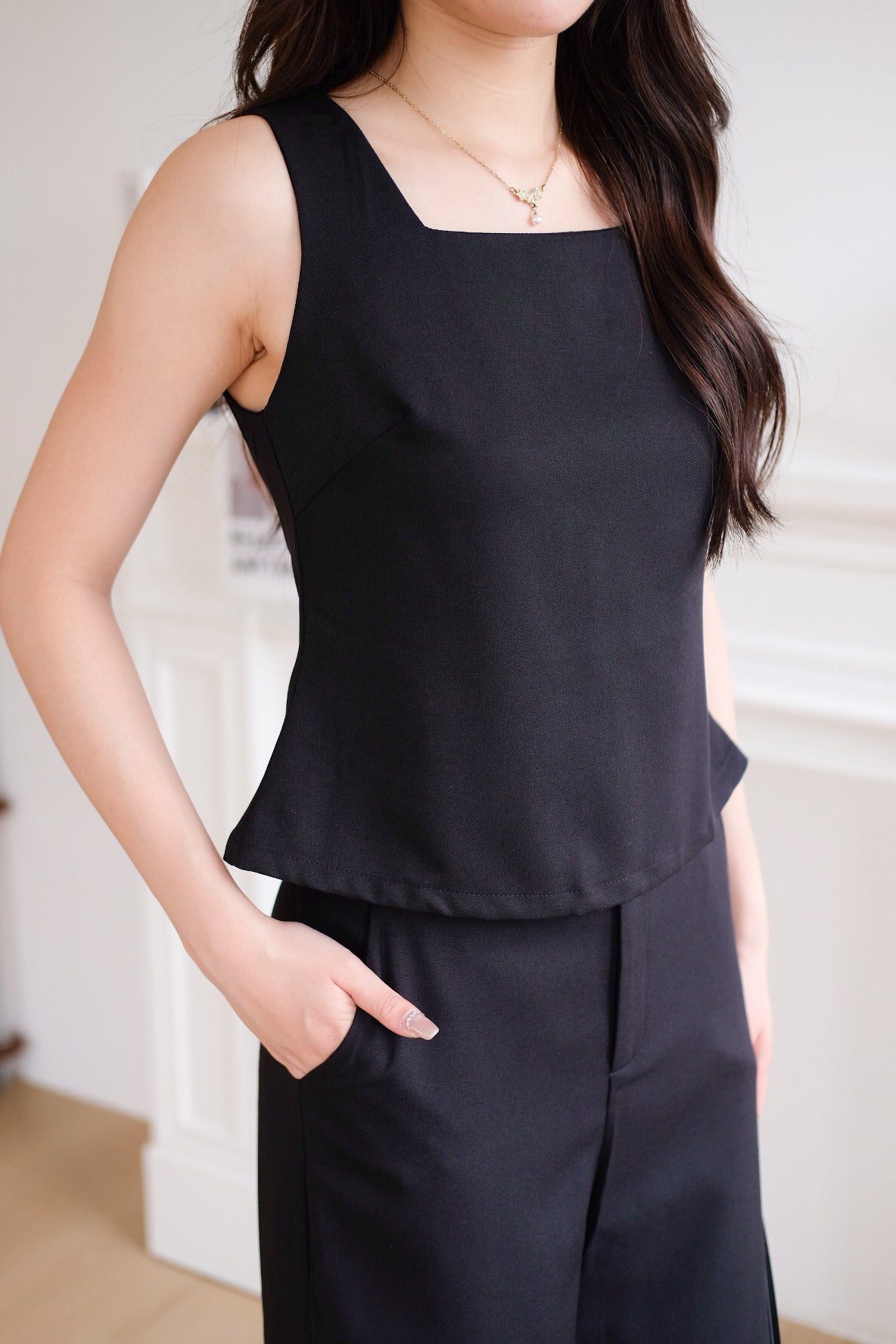 Reagan Square Neck Minimal Set (Black)