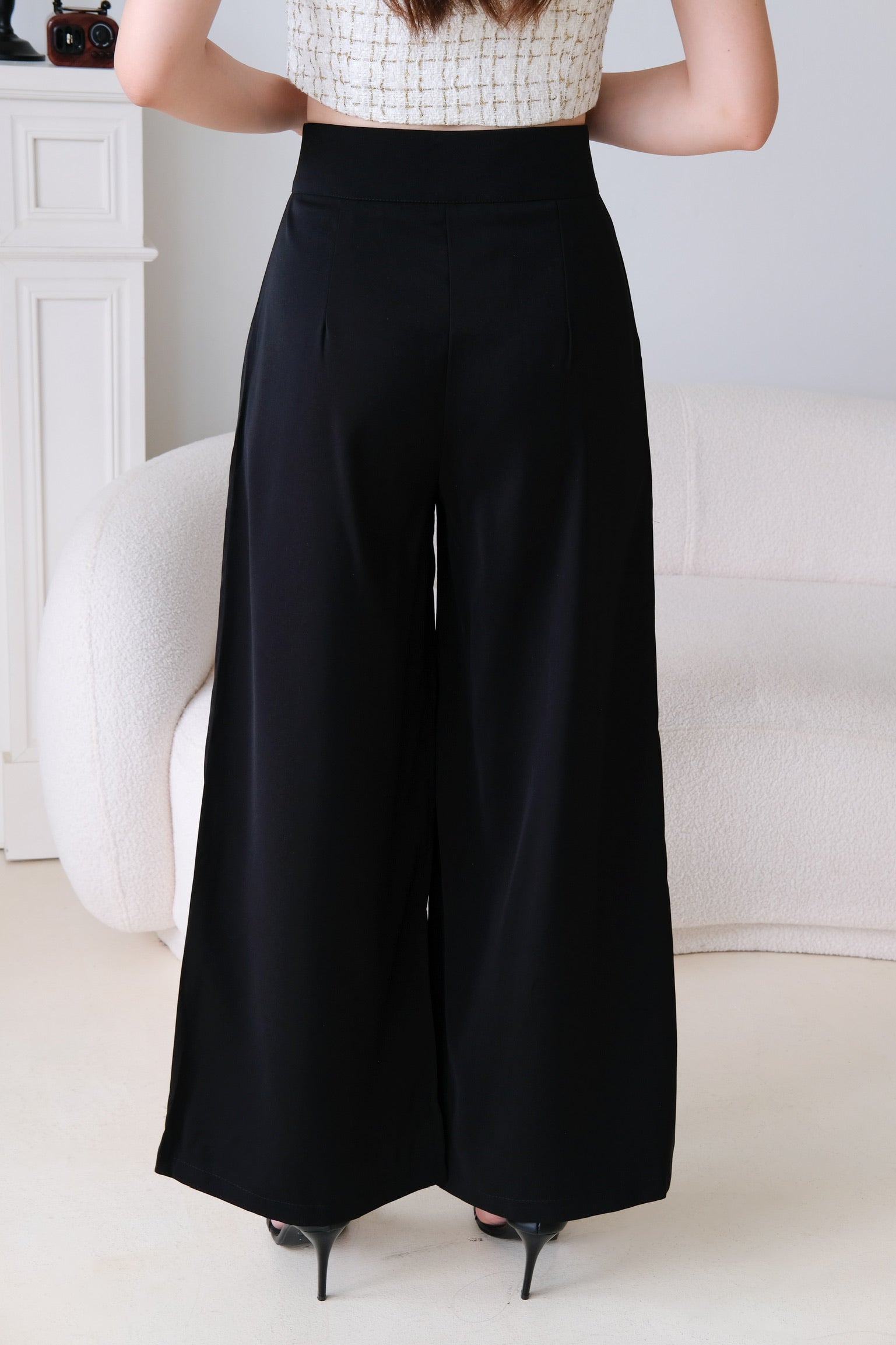 Jamie Pearl Straight Pants (Black)