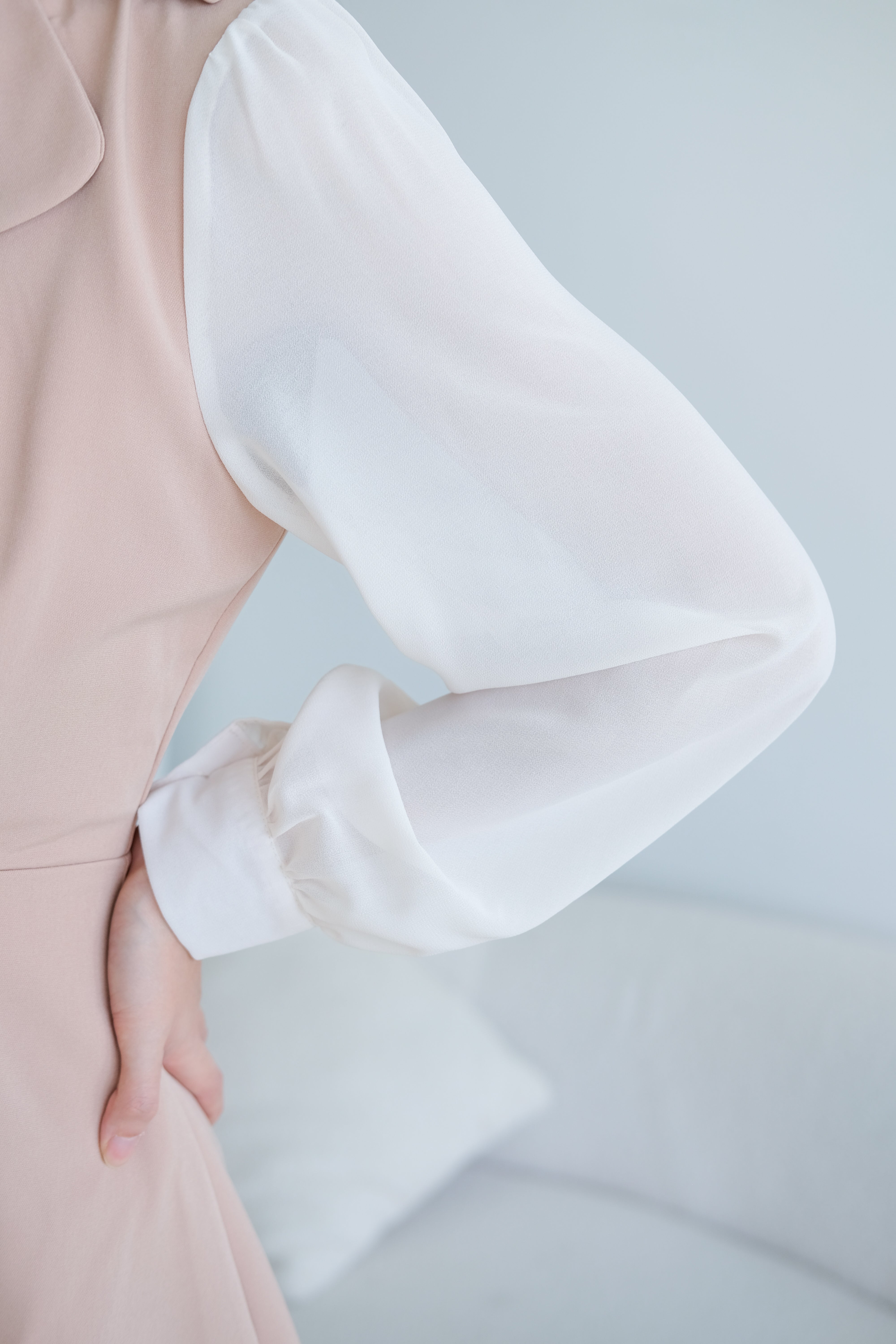 Louisa Blazer Sleeve Dress (Khaki)