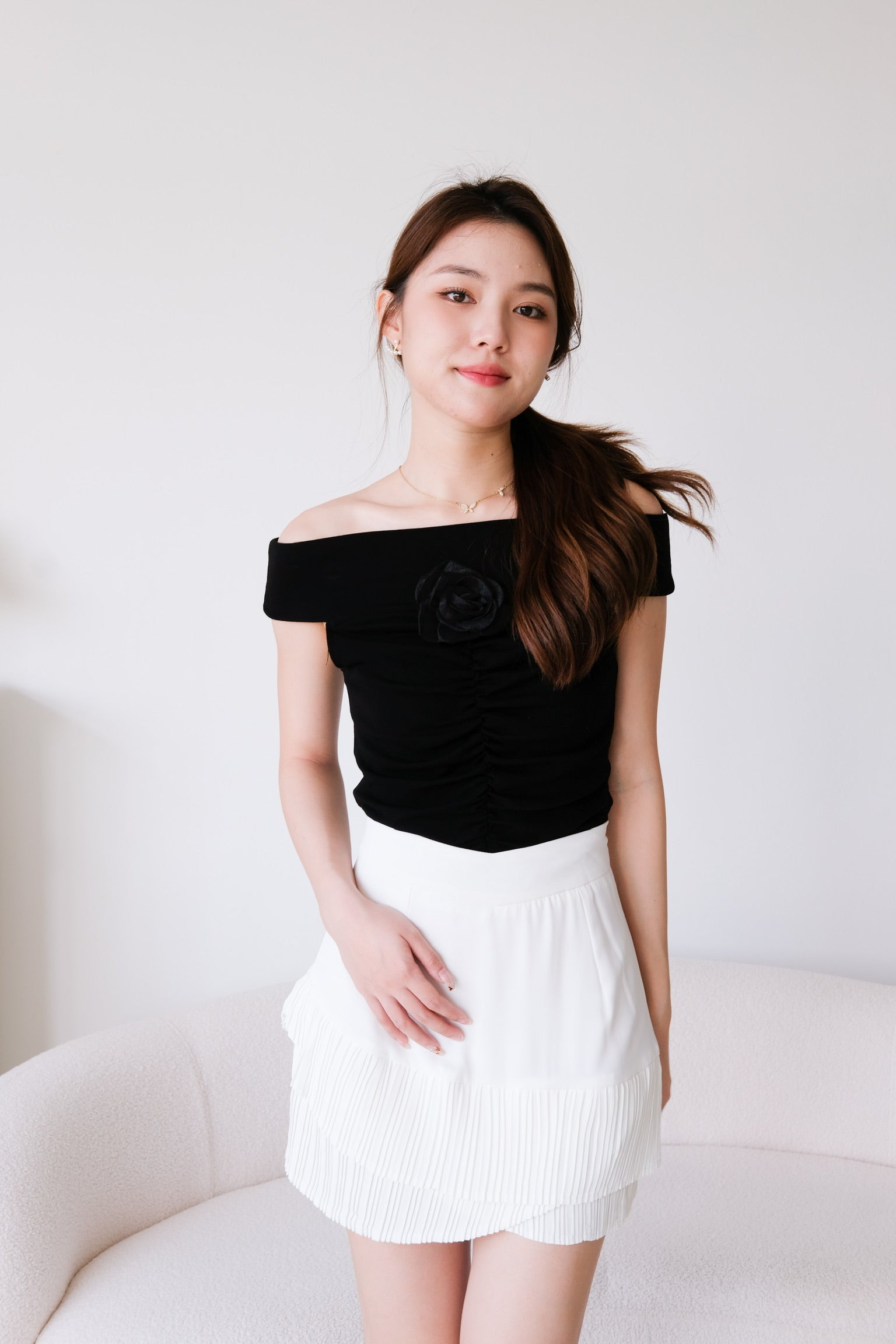 Ernie Rose Off Shoulder Crop (Black)