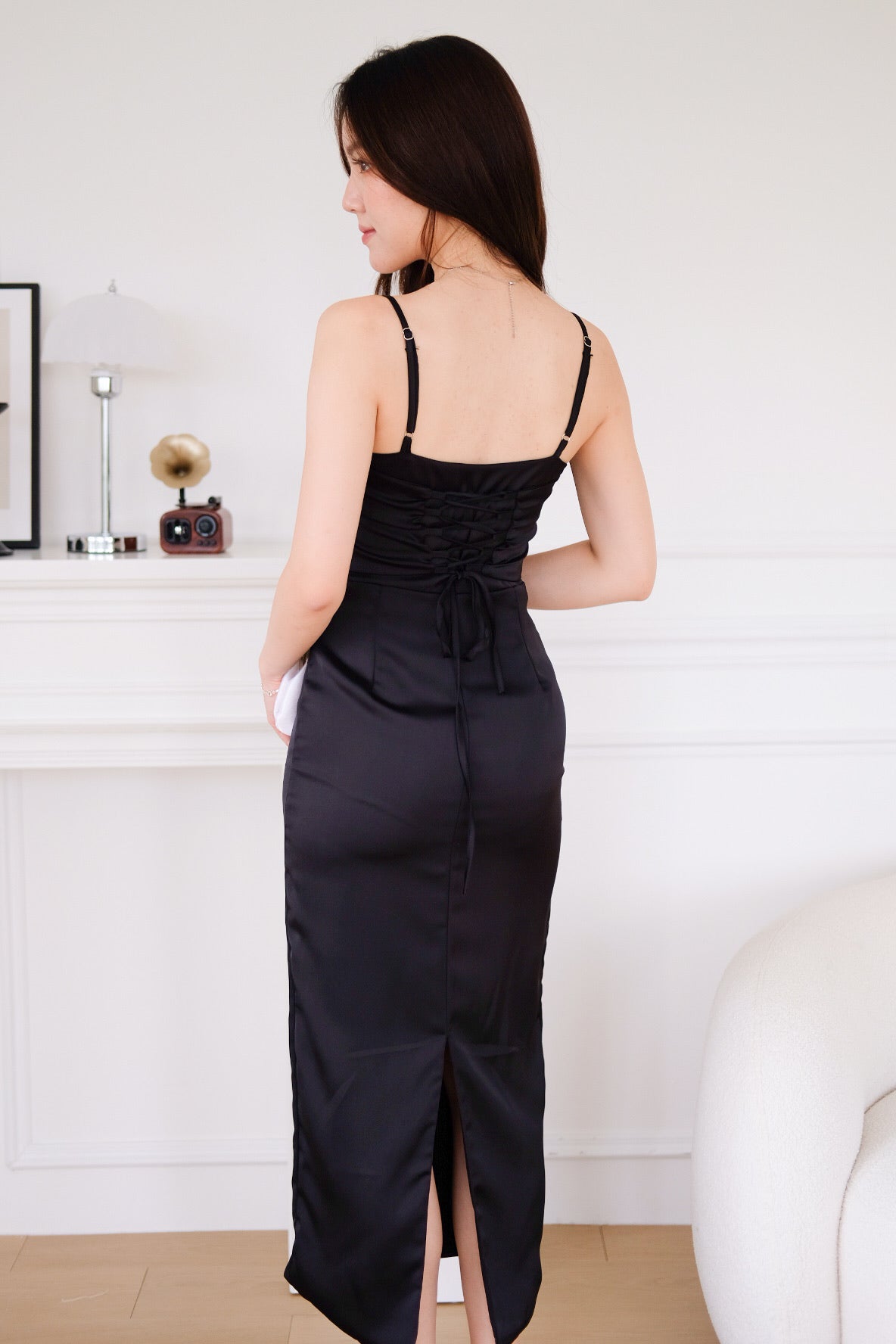 Elizabeth Sweetheart Satin Maxi Dress (Black)