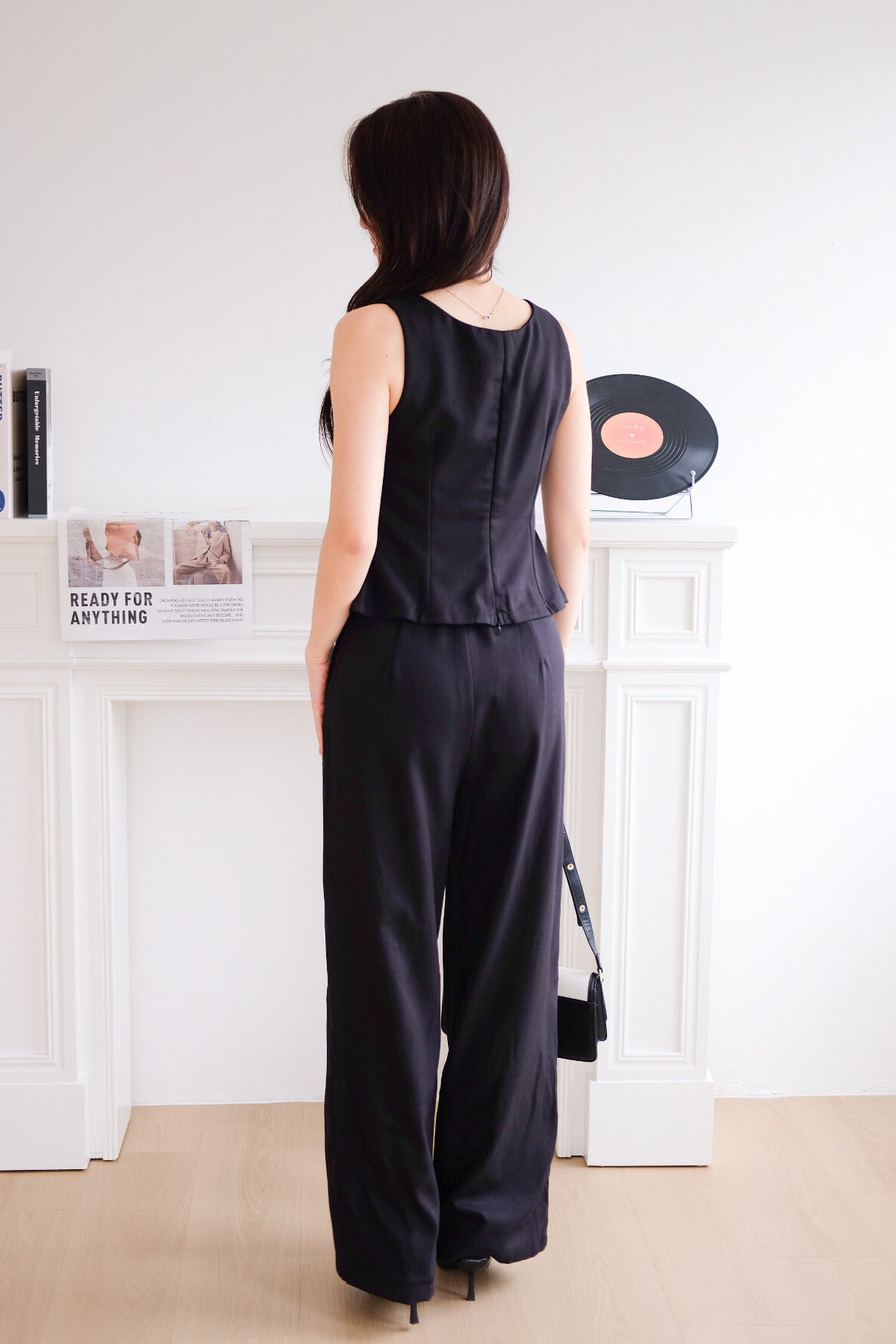 Reagan Square Neck Minimal Set (Black)