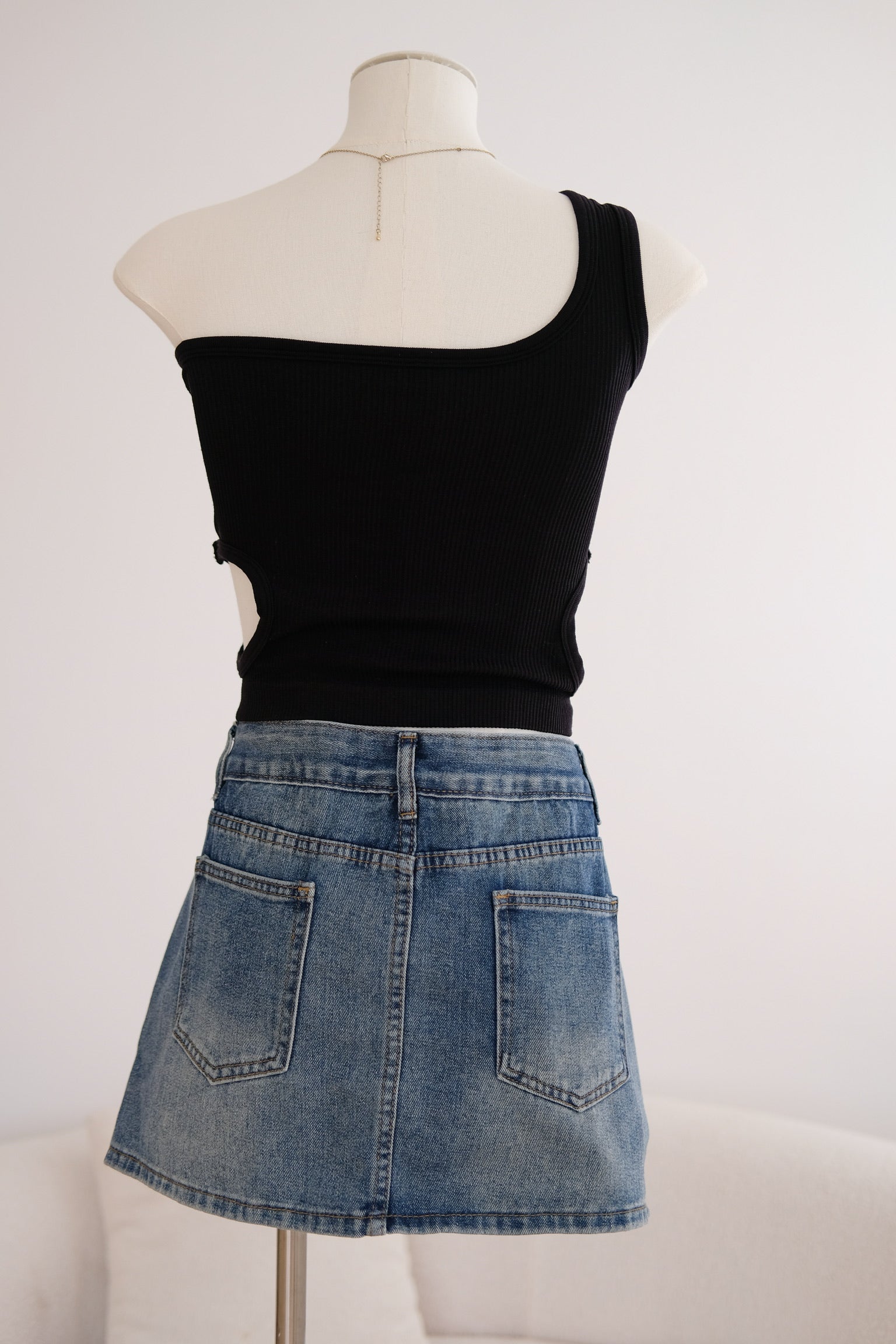 One-Shoulder Padded Cutout Knit Top (Black)