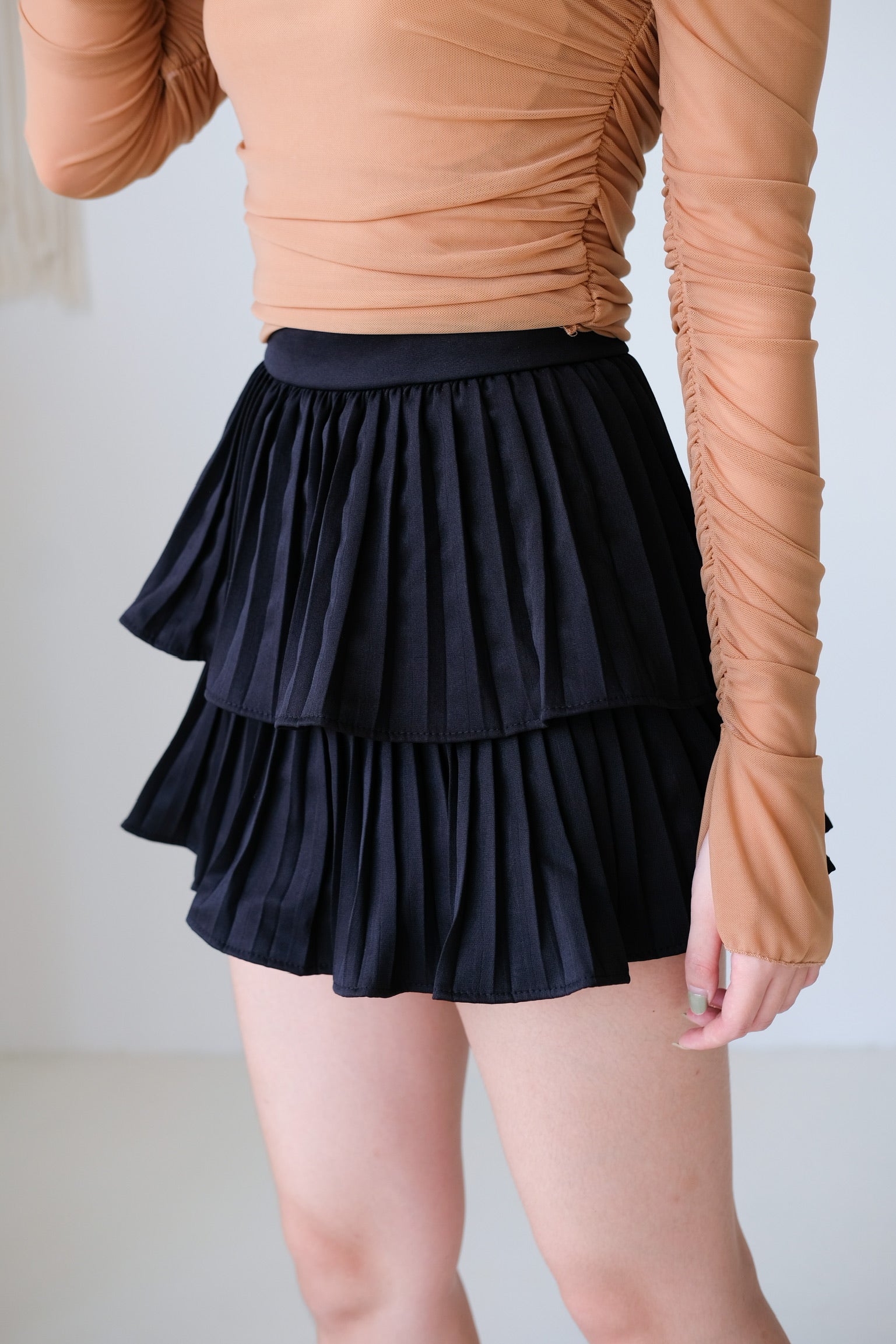 Dainty Pleated Skorts (Black)