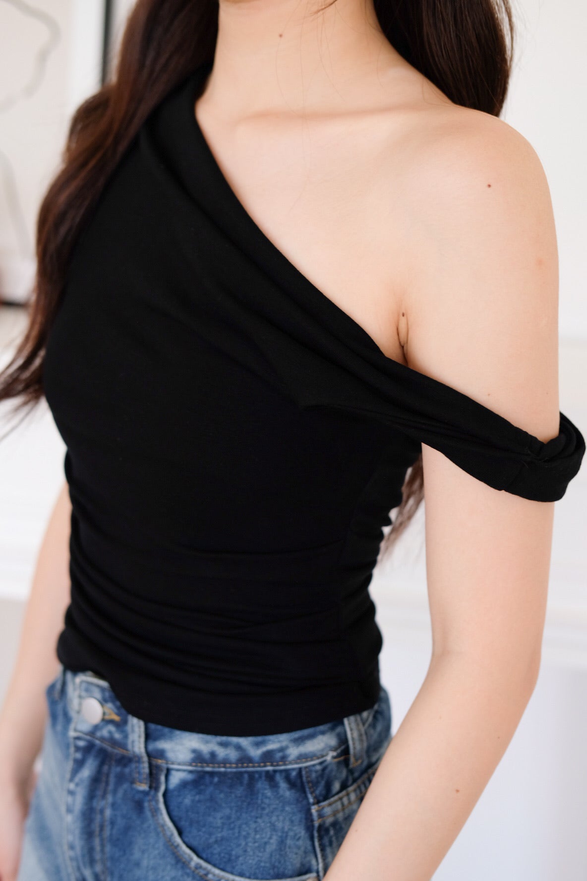 Deborah One Shoulder Ruched Top (Black)