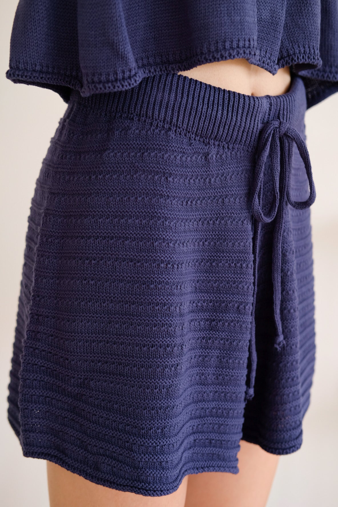 Nic Drawstring Textured Knit Shorts (Navy Blue)