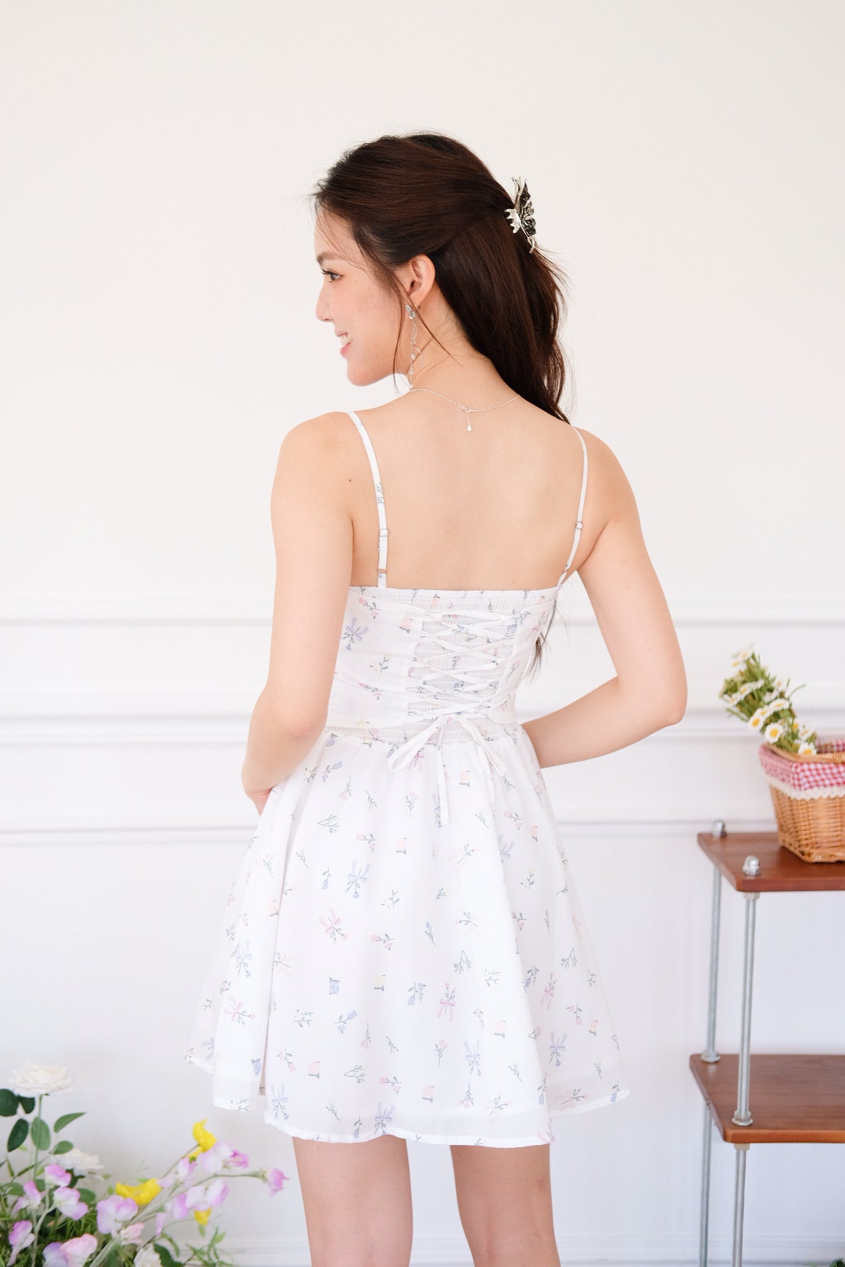 Clara Self Tie Back Skater Dress (Floral White)