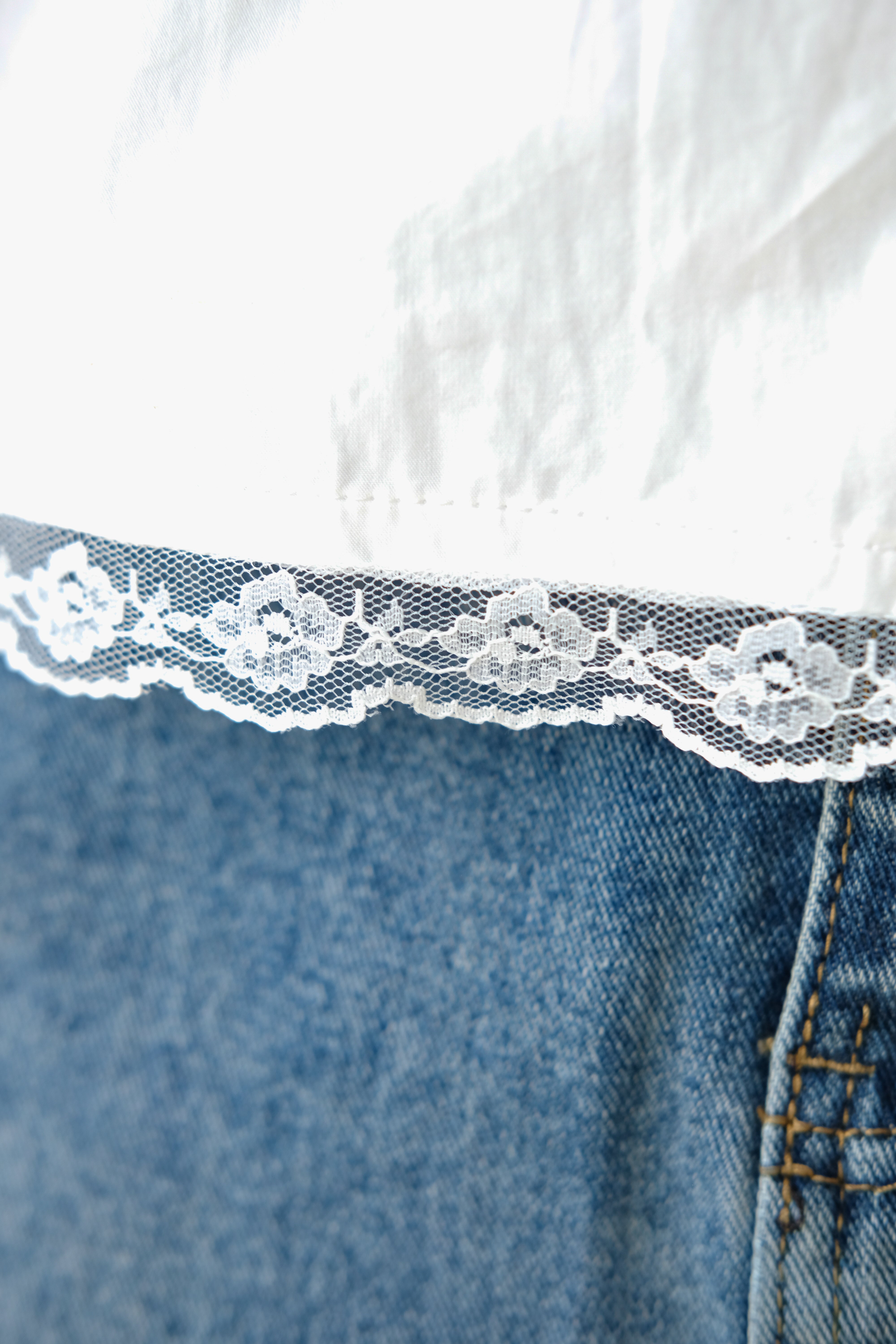 Jeanne Lace Drawstring Peplum Top (White)