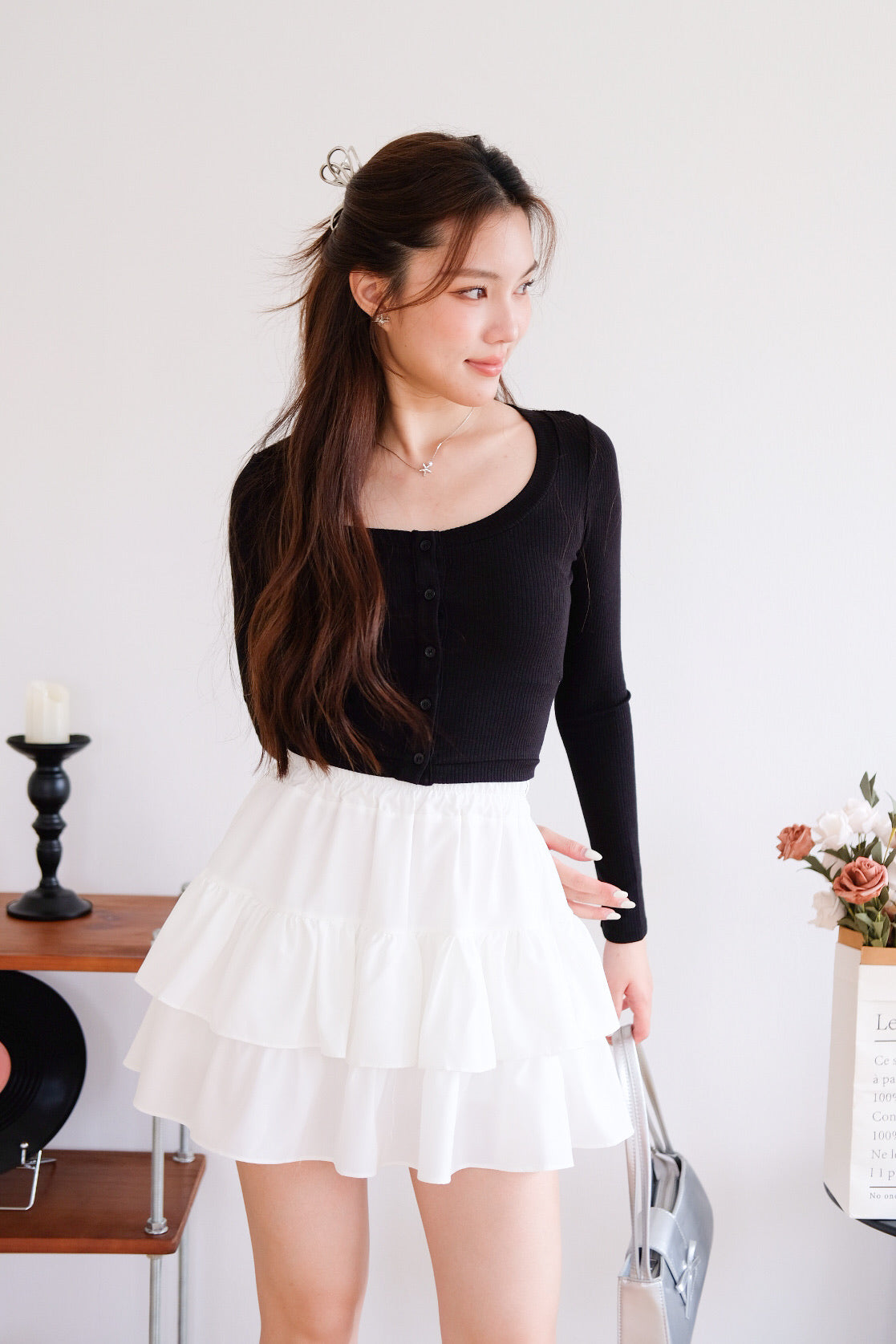 Lucine Ribbed Long Sleeves Crop Top (Black)