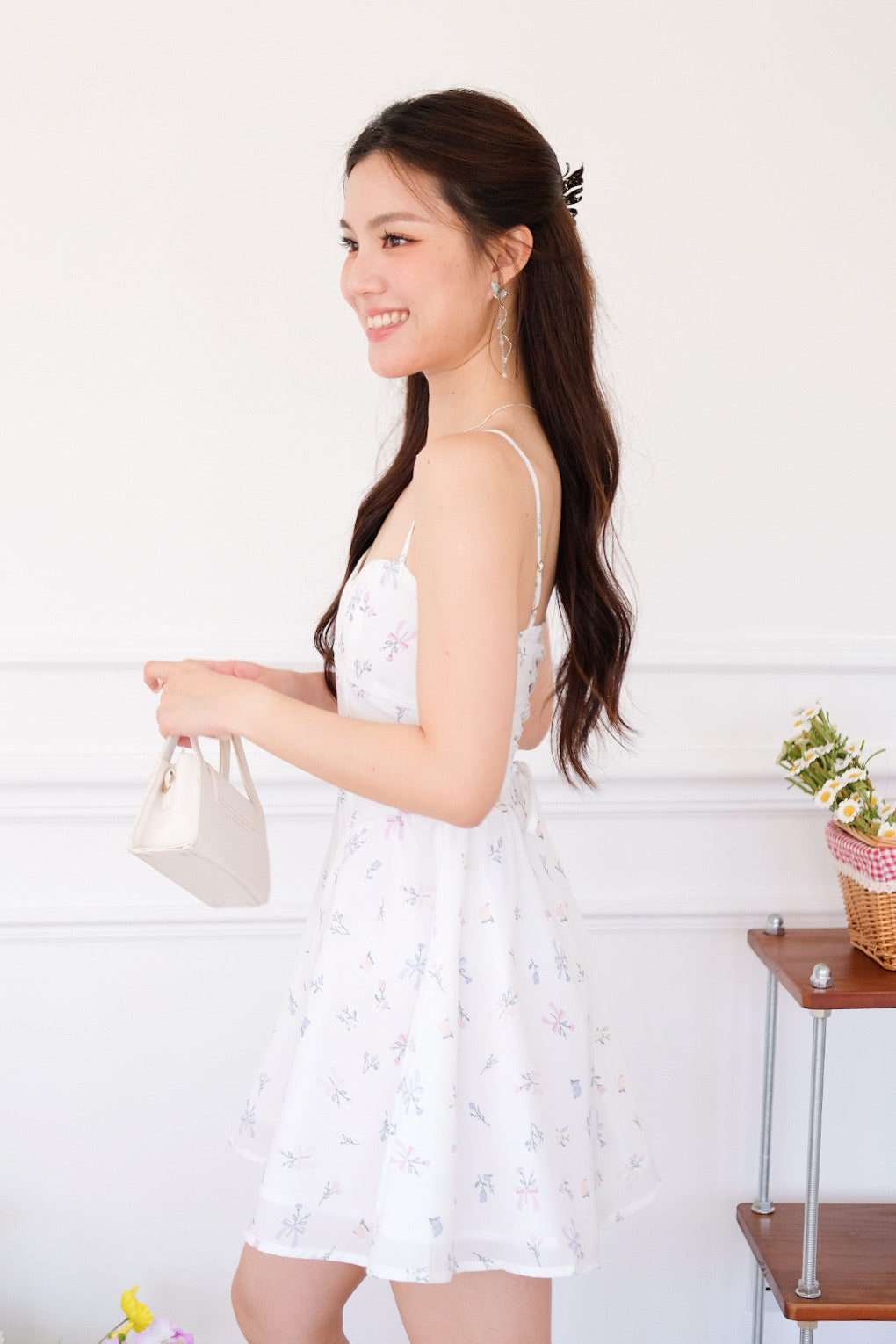 Clara Self Tie Back Skater Dress (Floral White)