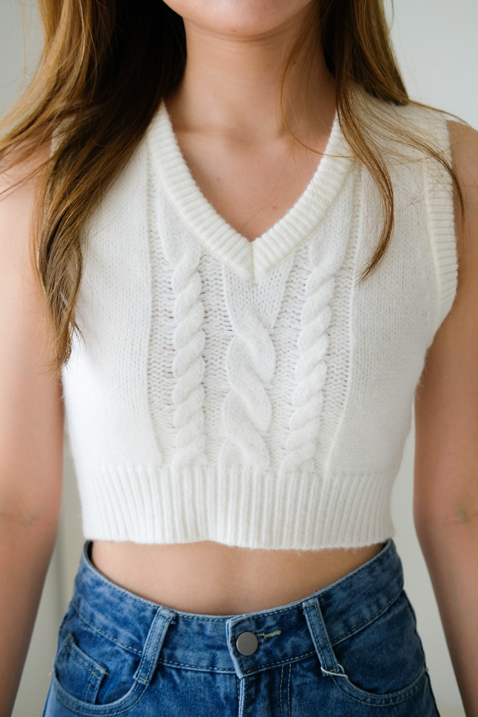 Aleena Knit Cropped Vest (White)