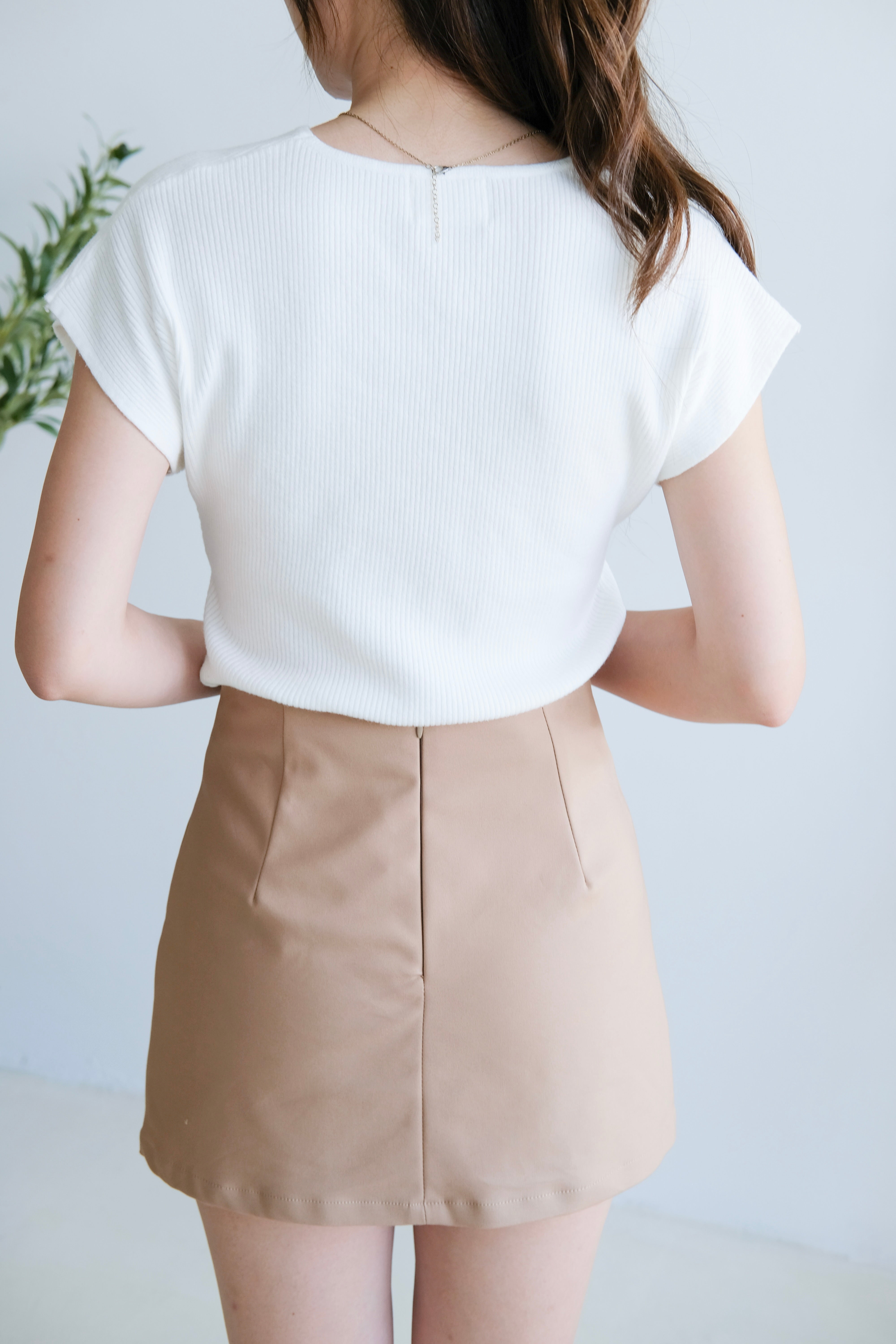 Elvie V Neckline Knit Top (White)