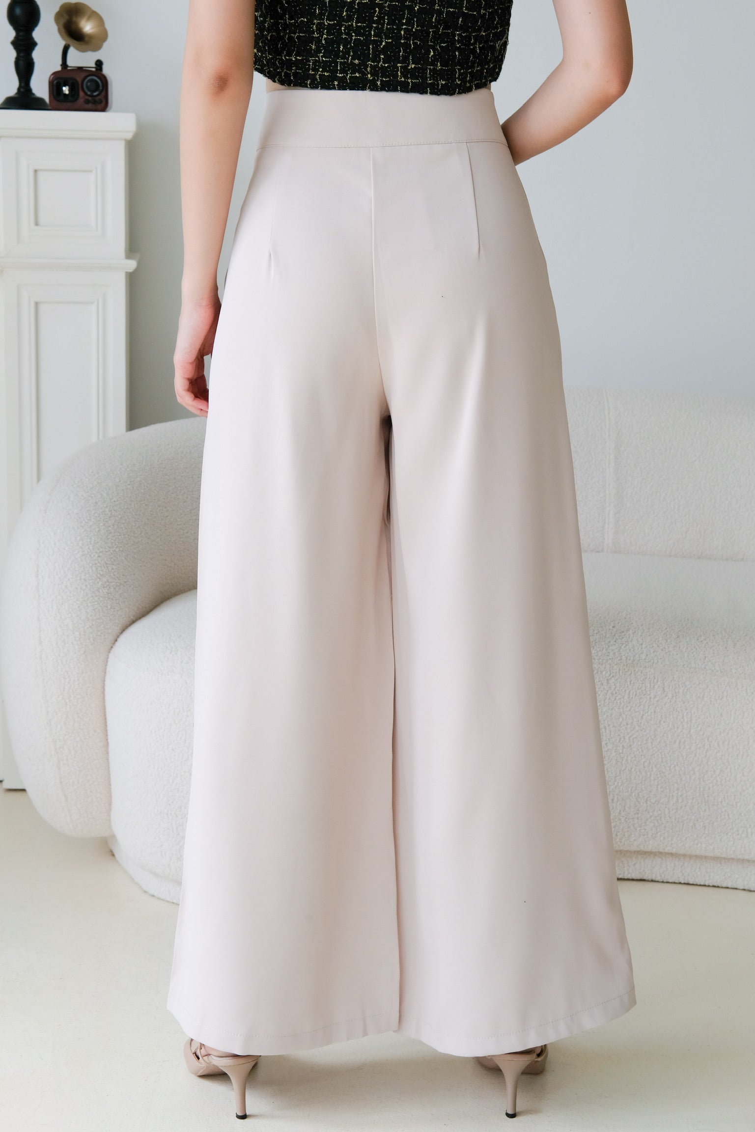 Jamie Pearl Straight Pants (Beige)