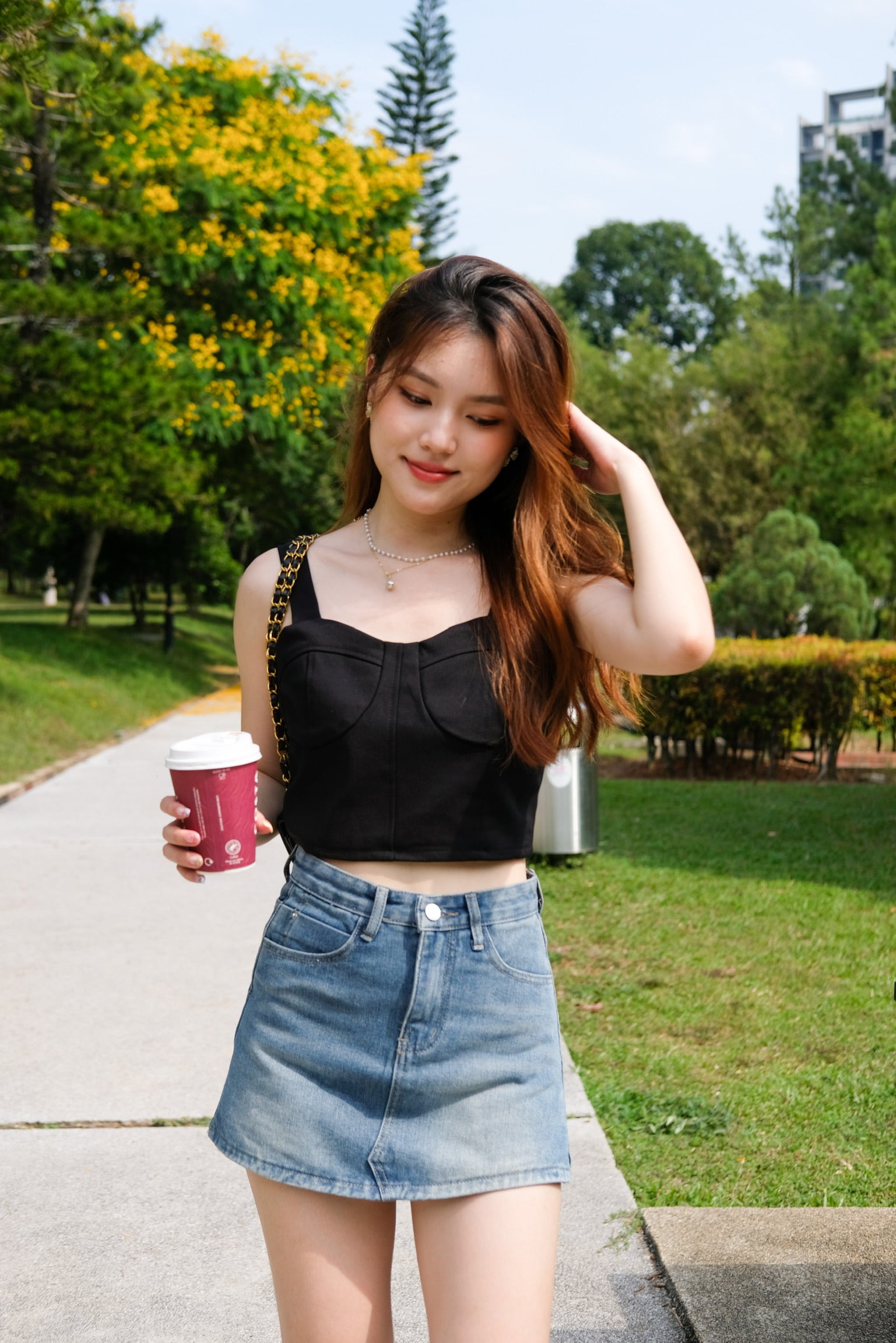 Christy Sweetheart Crop (Black)