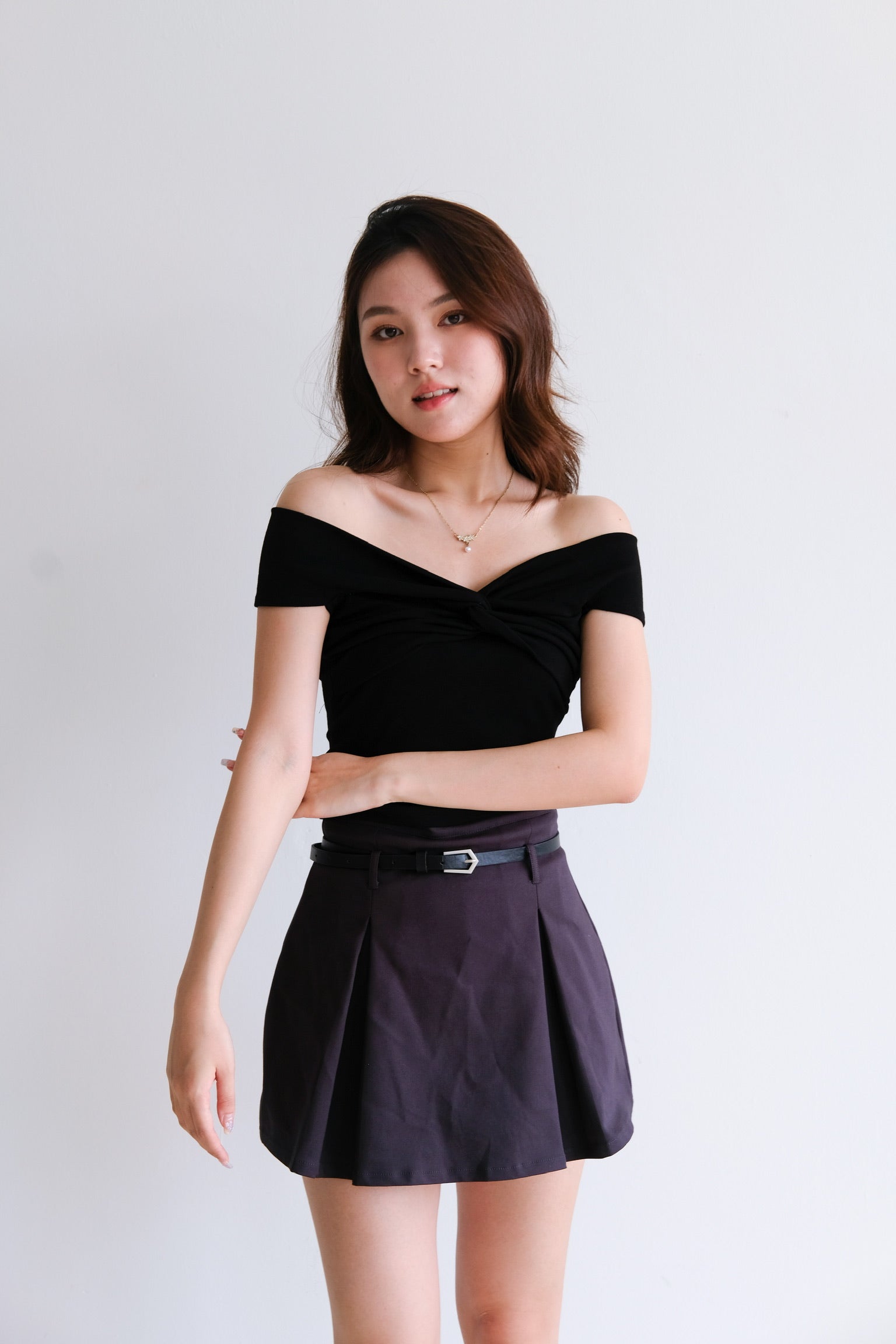 Angela Twist Knot Off Shoulder Crop (Black)