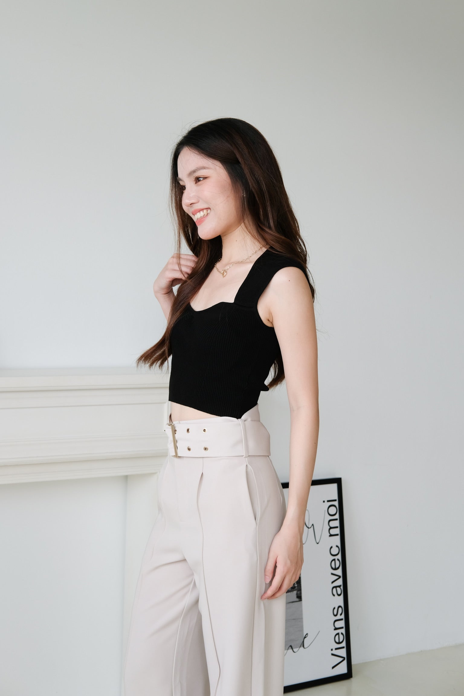 Gina Sweetheart Knit Crop Top (Black)