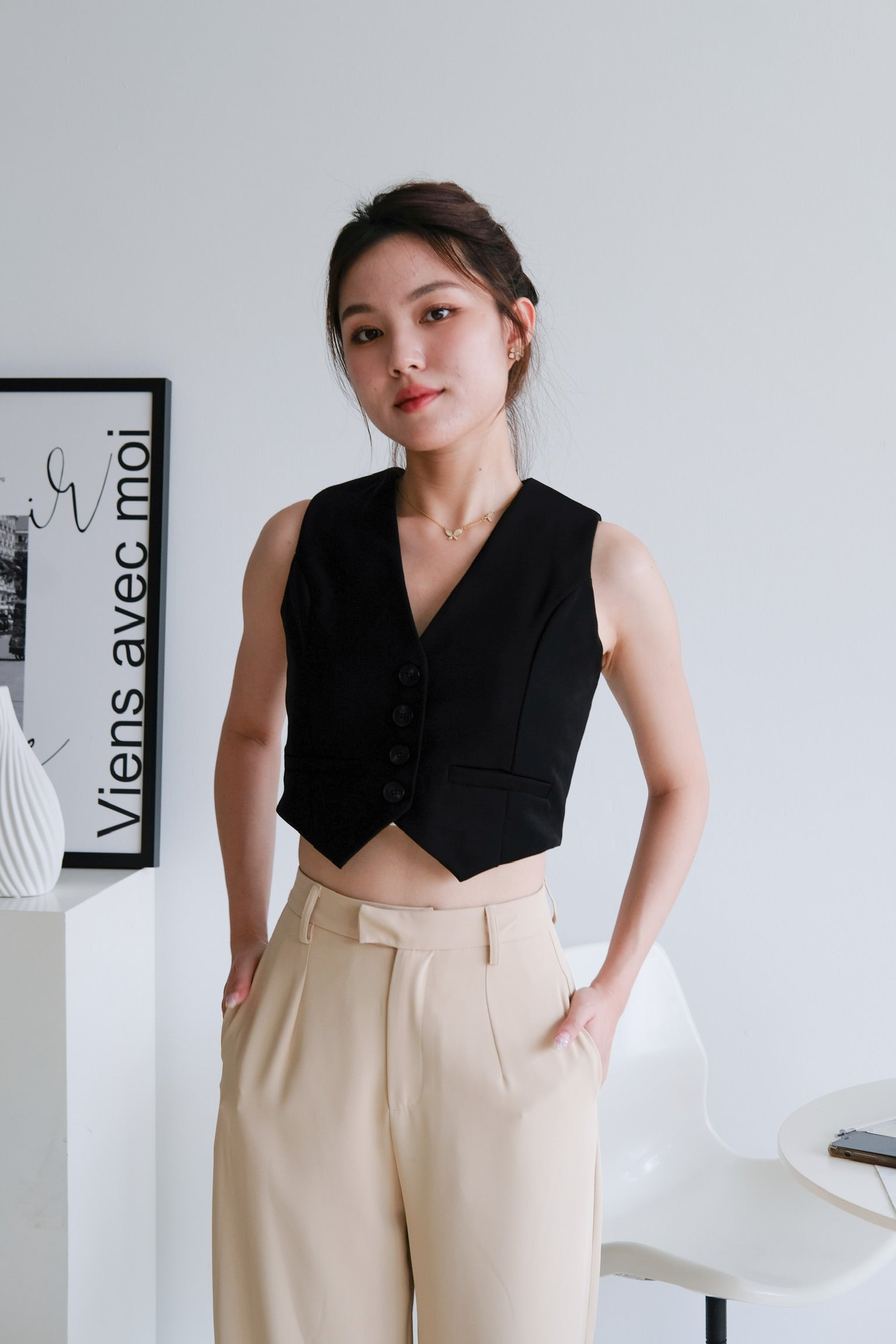 Michie Cropped Vest (Black)